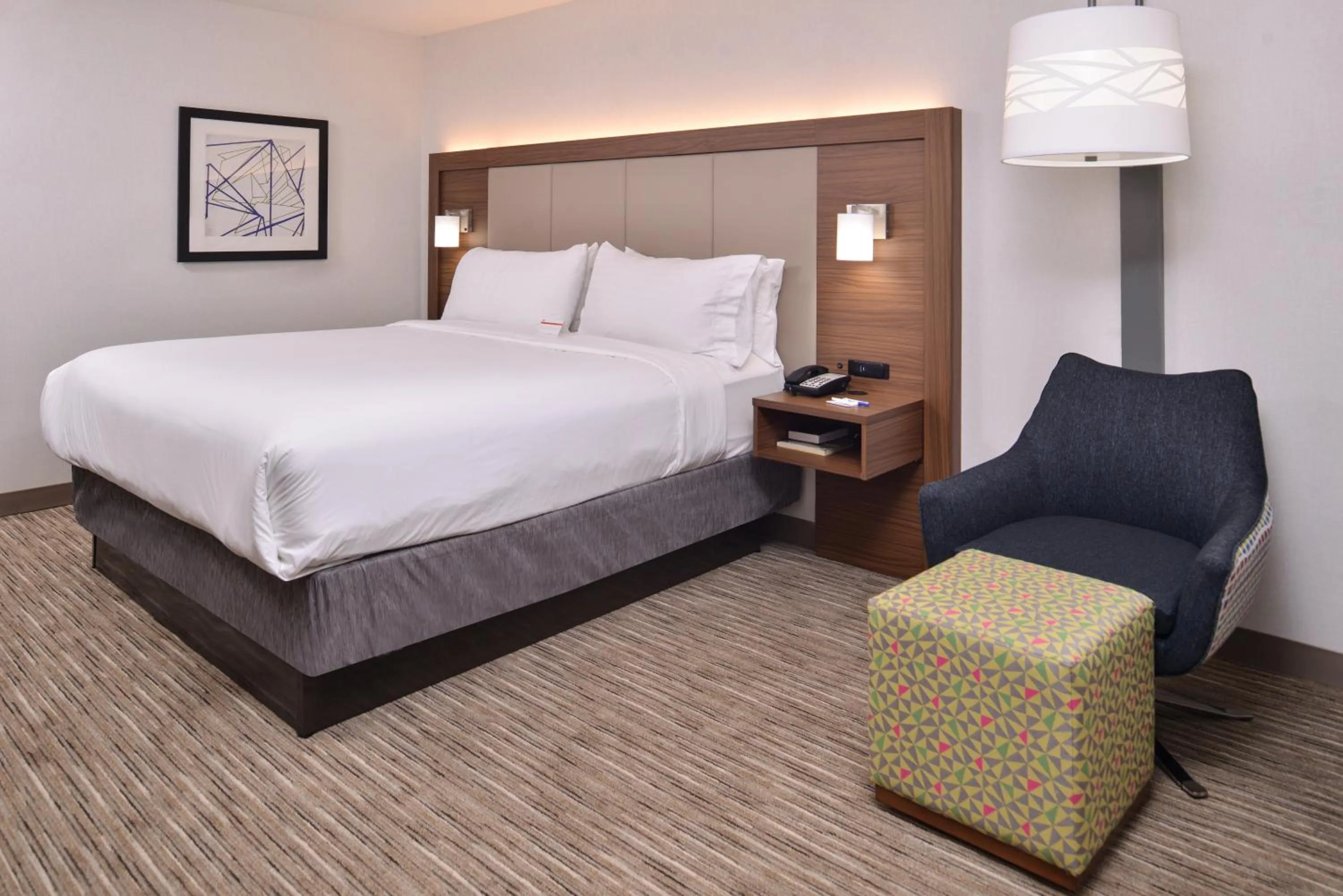 Photo of the whole room, Bed in Holiday Inn Express & Suites Lacey - Olympia by IHG