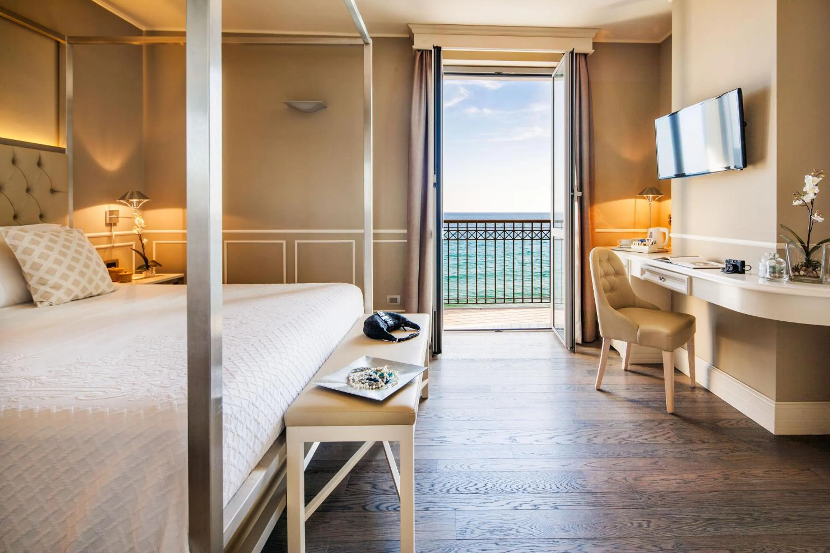 Photo of the whole room, Bed in Hotel Savoia