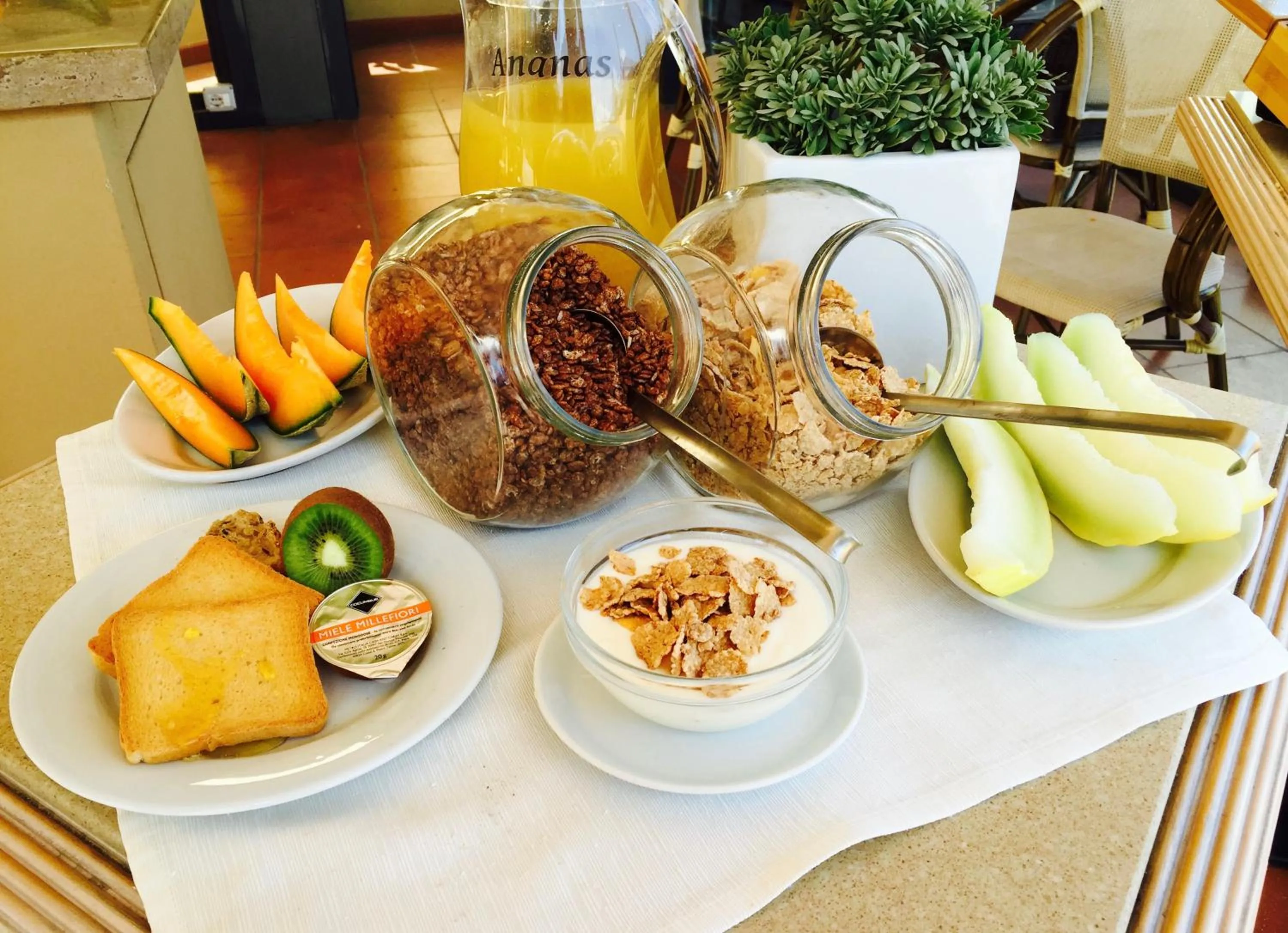 Buffet breakfast in Holiday Rooms Antica Badia