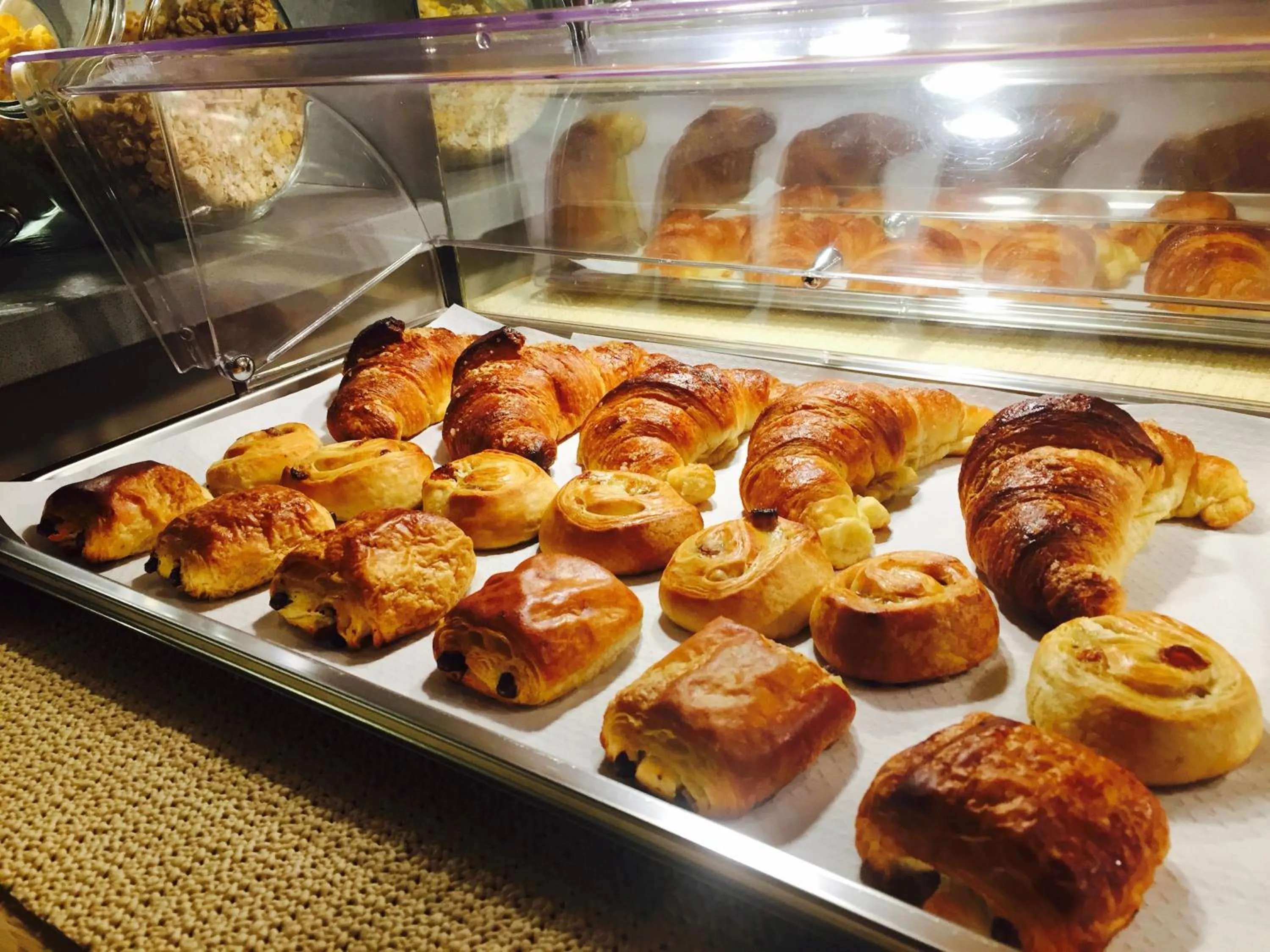 Buffet breakfast in Holiday Rooms Antica Badia