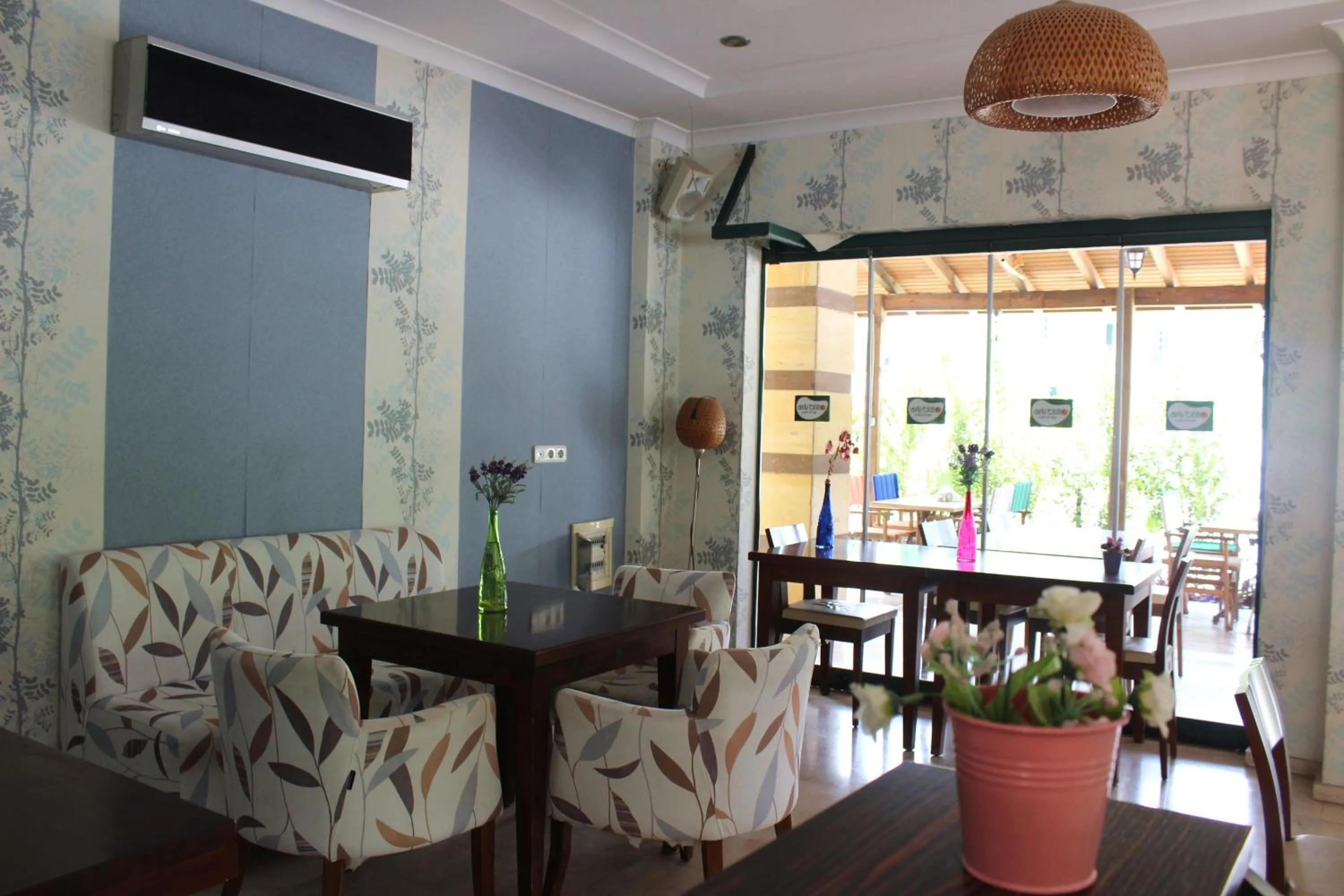 Restaurant/places to eat in Avlu Hotel