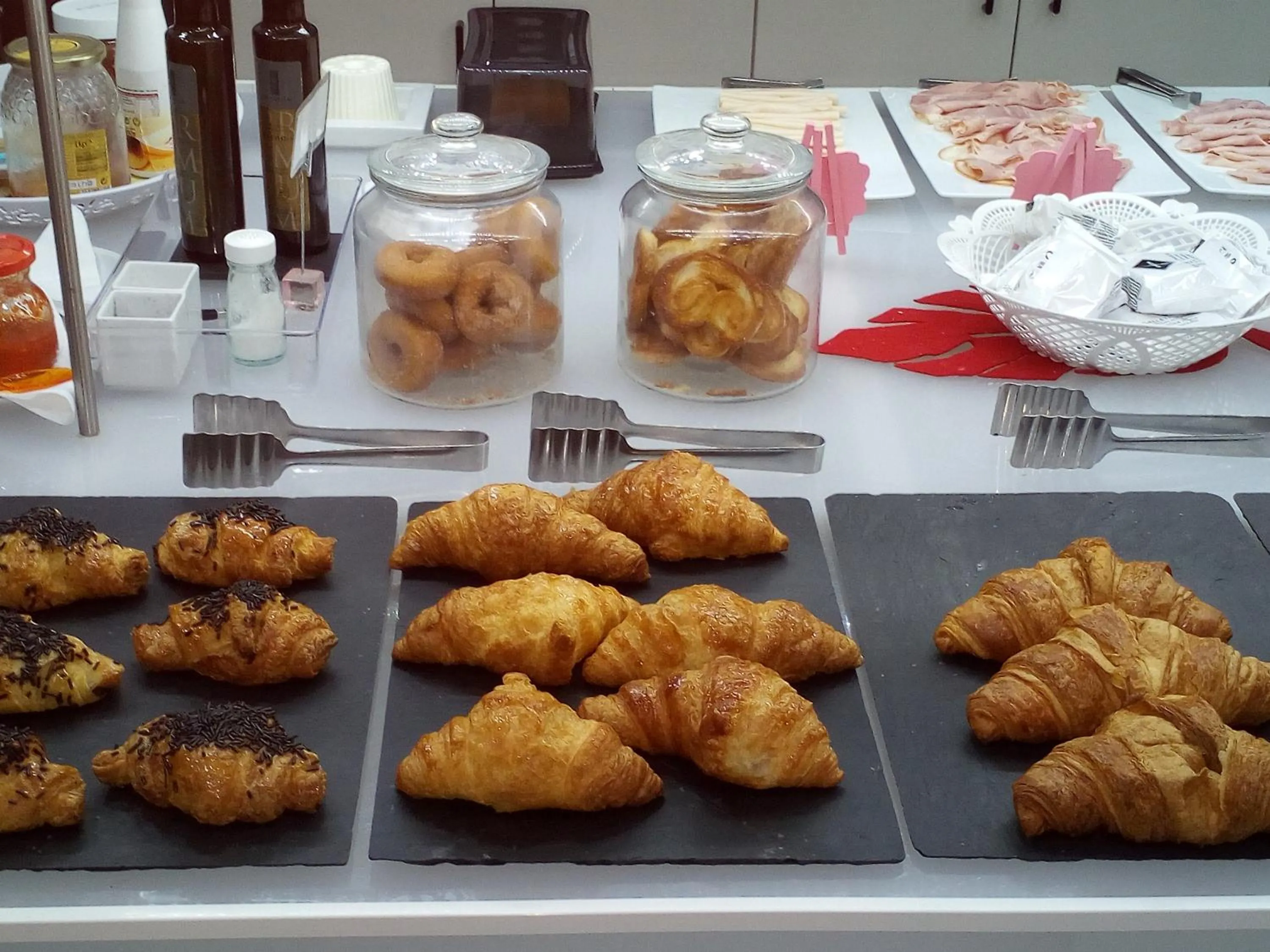 Buffet breakfast in Nap Oviedo