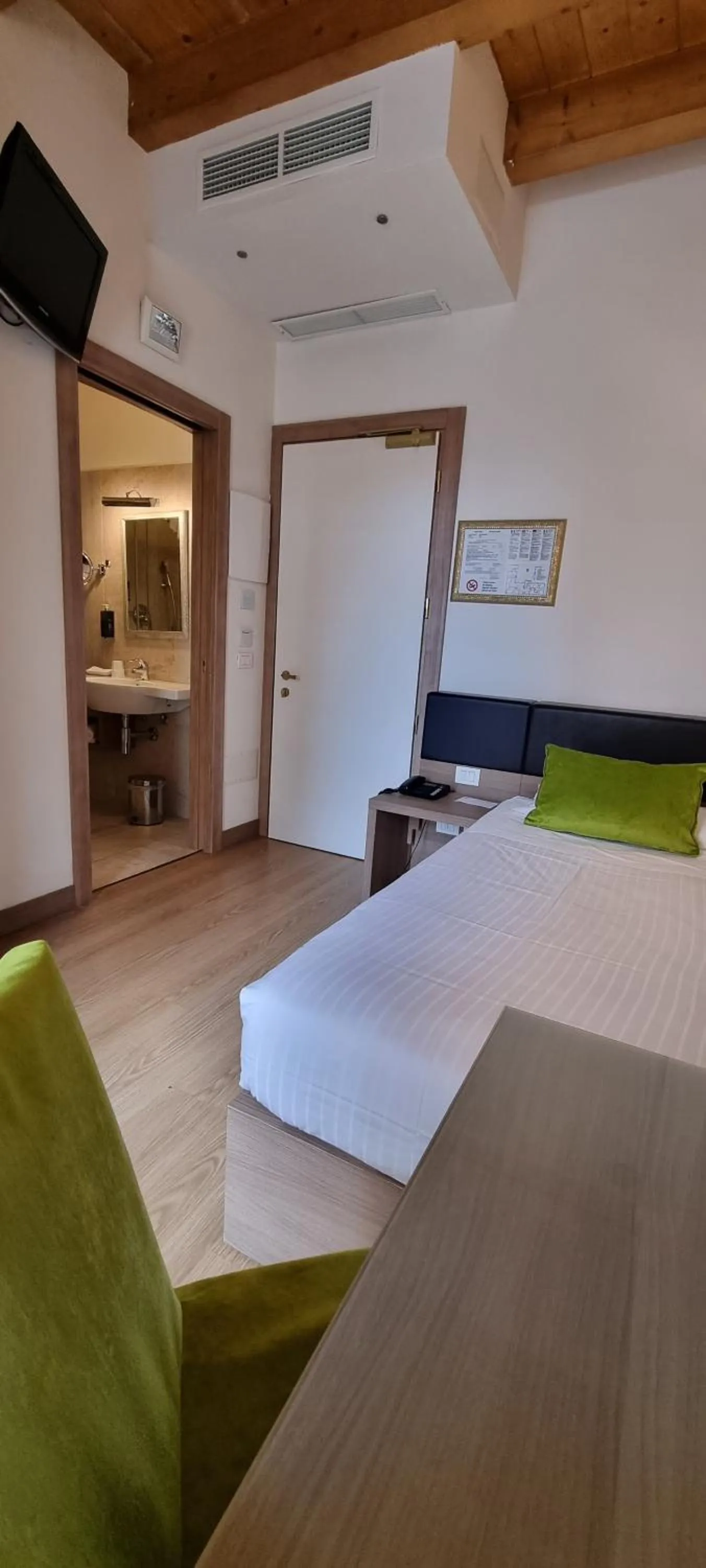 Bed in UNAHOTELS Eco Hotel Villa Costanza Venezia