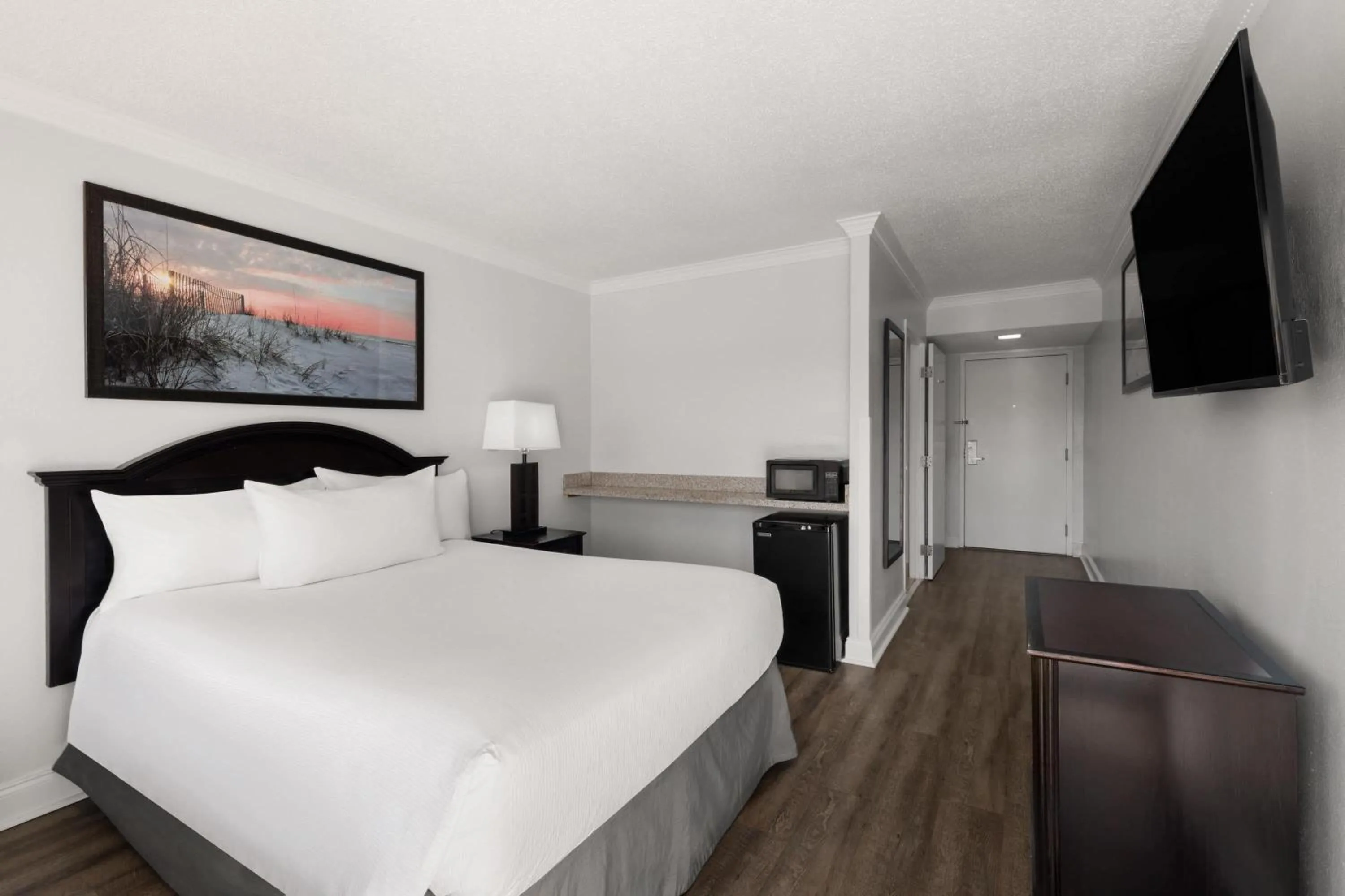 Photo of the whole room, Bed in Wyndham Garden Fort Walton Beach Destin