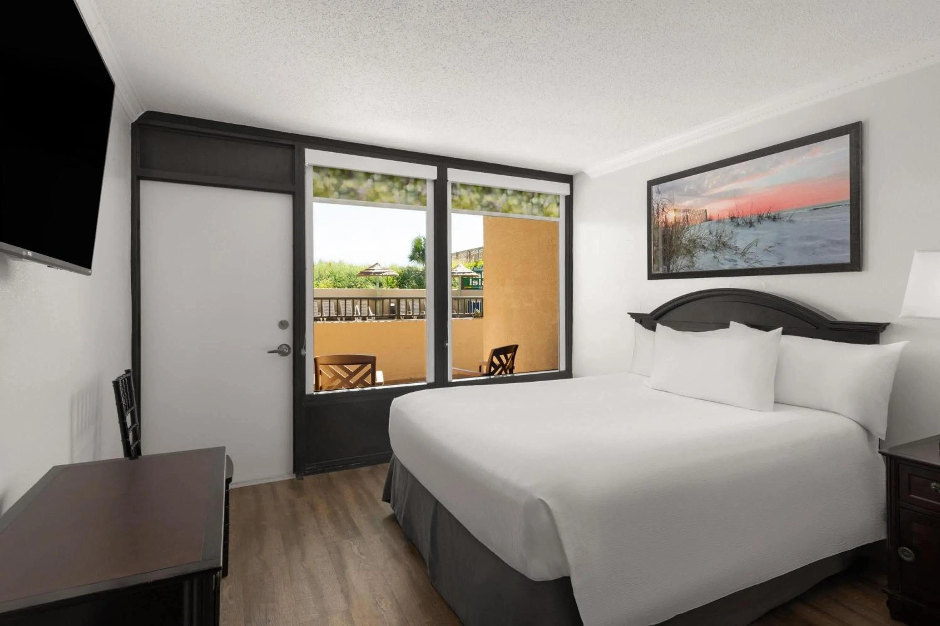 Photo of the whole room, Bed in Wyndham Garden Fort Walton Beach Destin