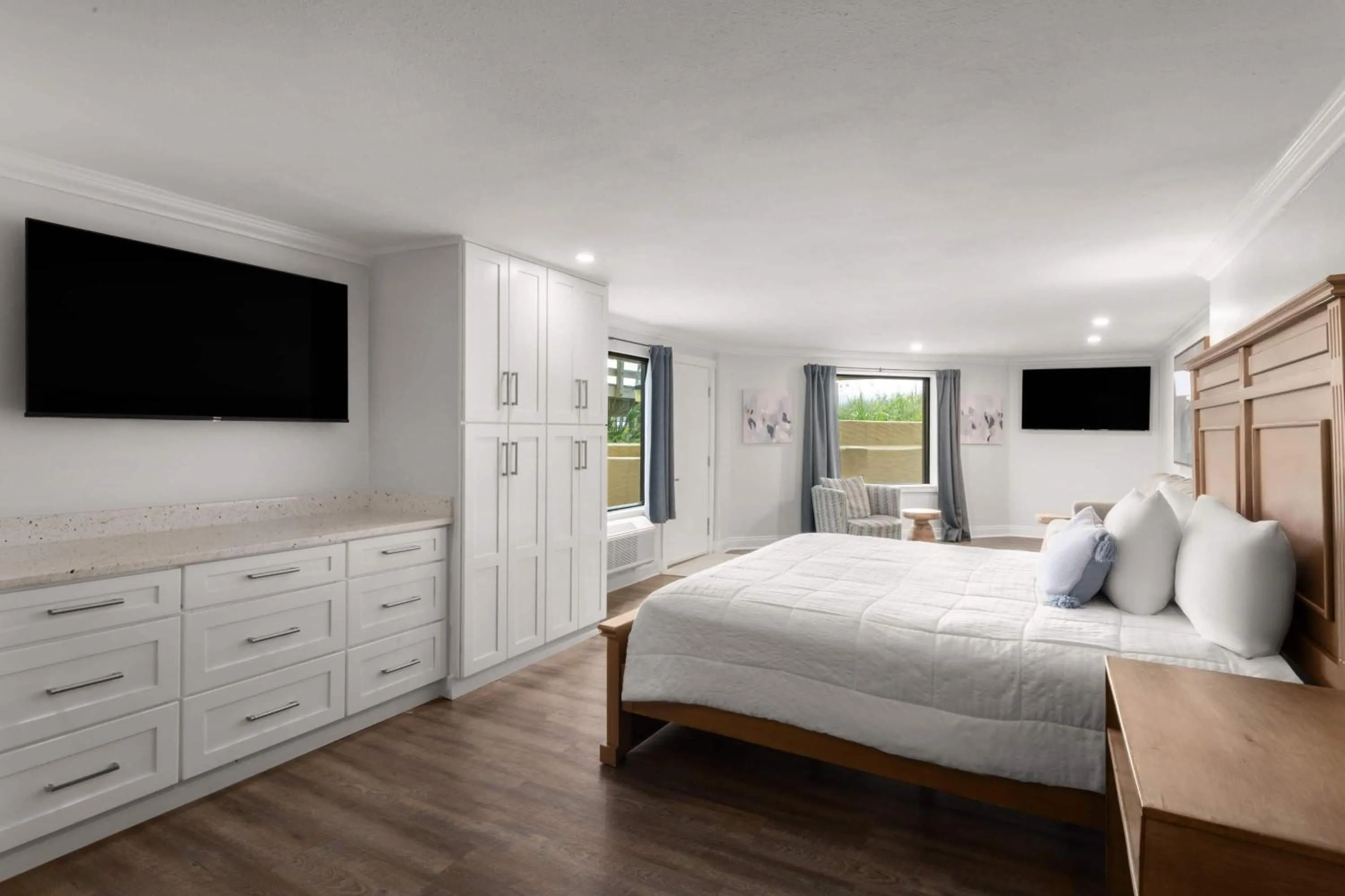 Photo of the whole room, Bed in Wyndham Garden Fort Walton Beach Destin