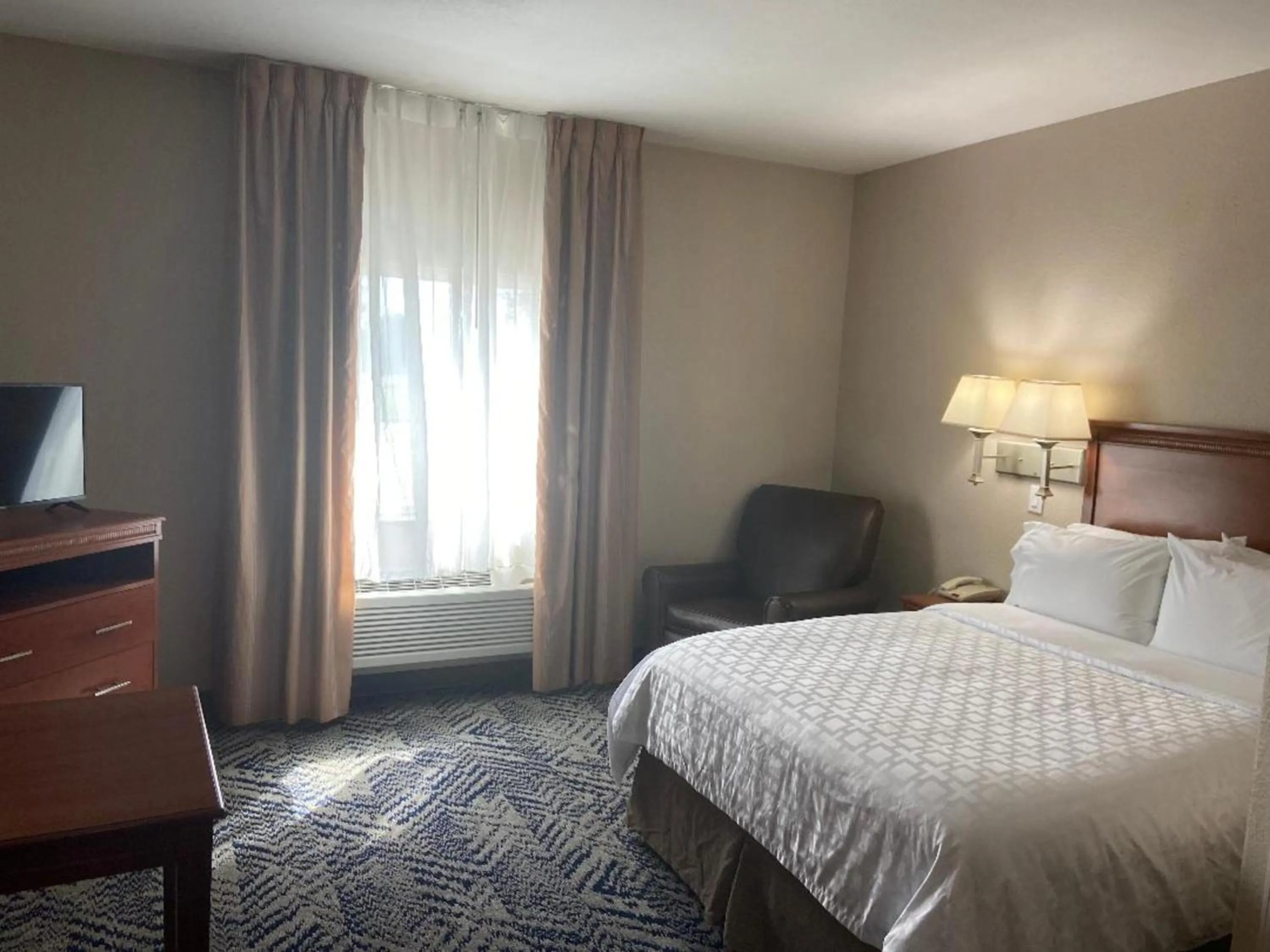 Photo of the whole room, Bed in Candlewood Suites La Porte by IHG