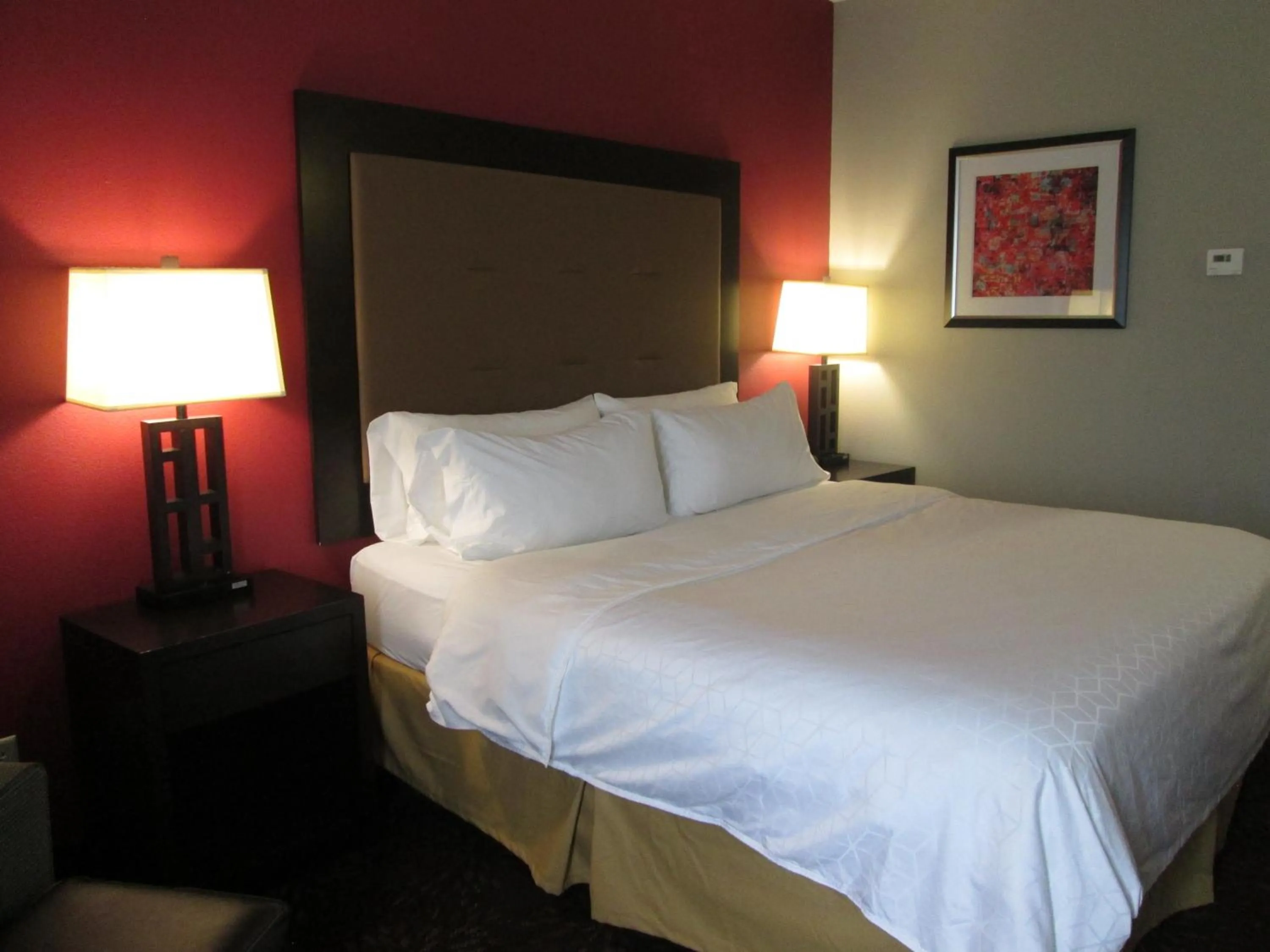 Photo of the whole room, Bed in Holiday Inn Express Cloverdale - Greencastle by IHG