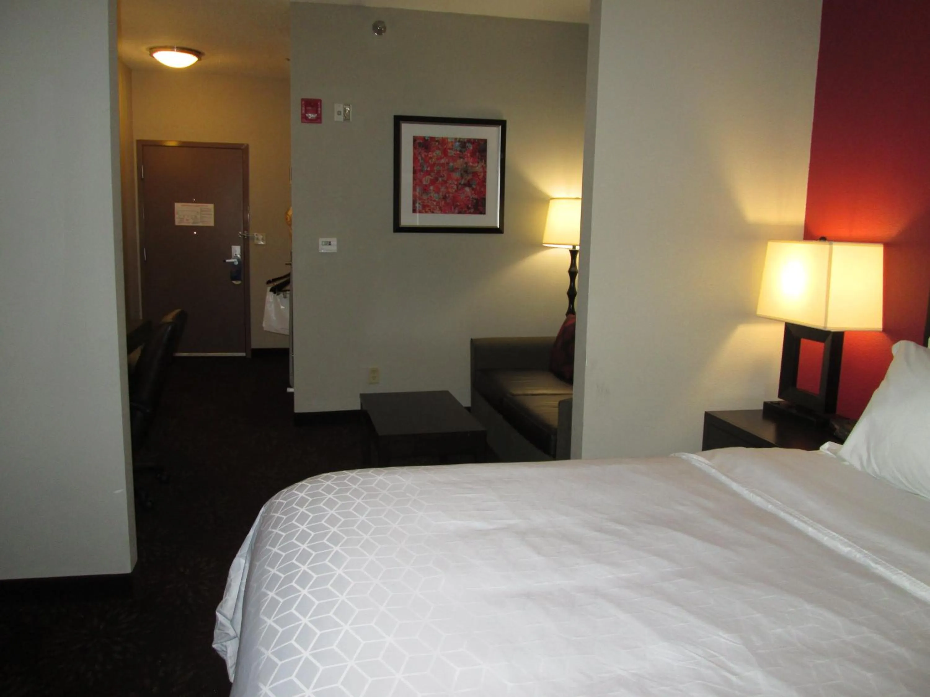Photo of the whole room, Bed in Holiday Inn Express Cloverdale - Greencastle by IHG