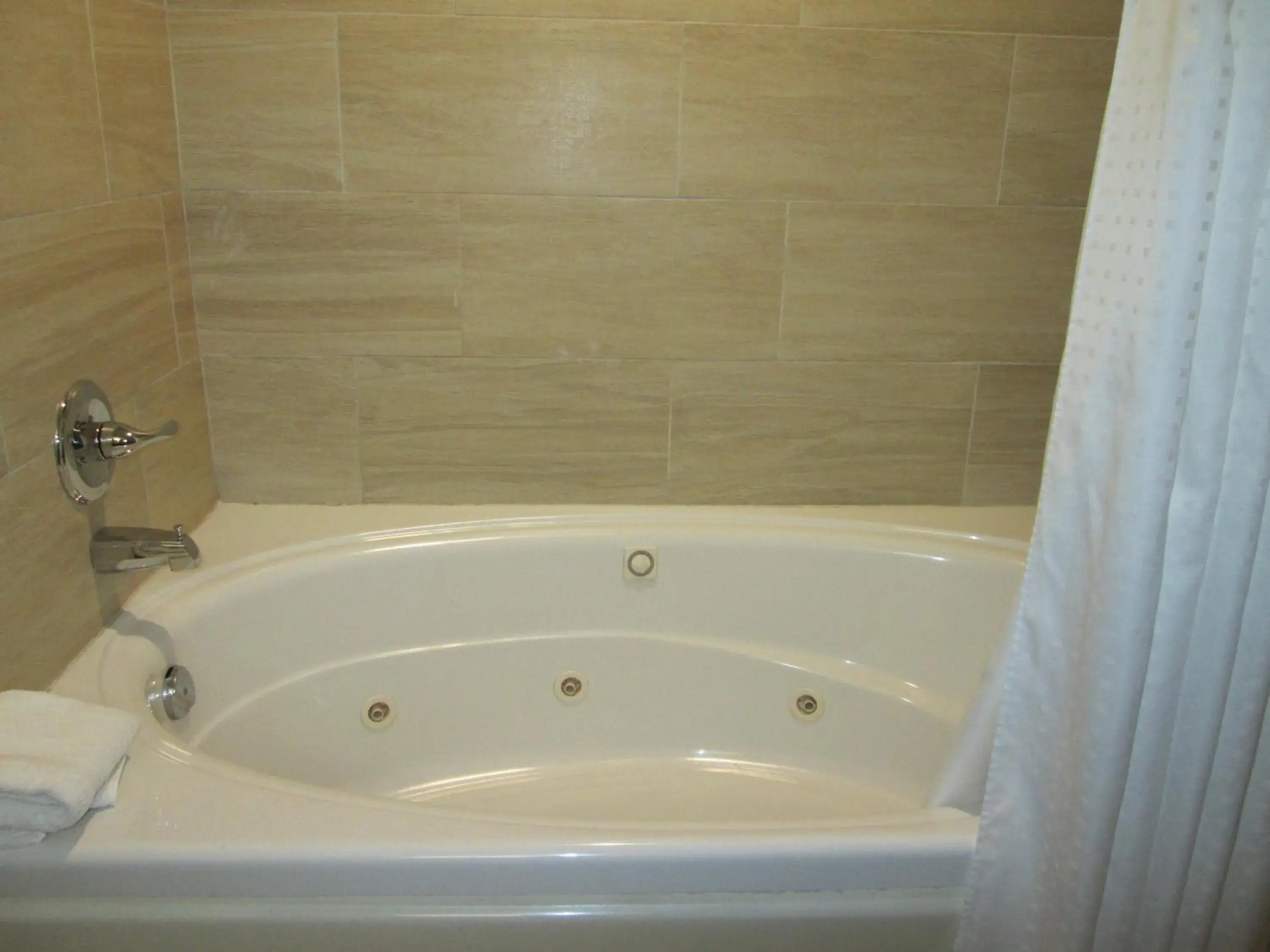 King Room with Jetted Tub in Holiday Inn Express Cloverdale - Greencastle by IHG King Room with Jetted Tub in Holiday Inn Express Cloverdale - Greencastle by IHG