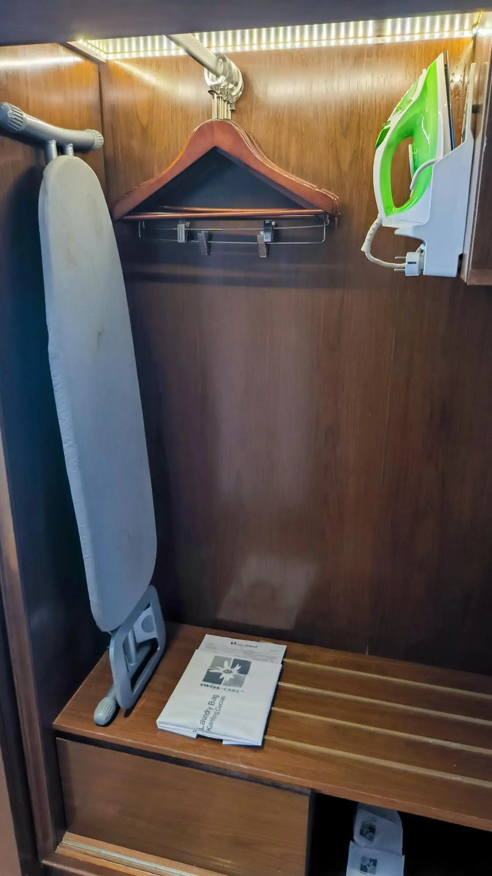 Deluxe Double Room in Swiss-Belhotel Bogor Deluxe Double Room in Swiss-Belhotel Bogor