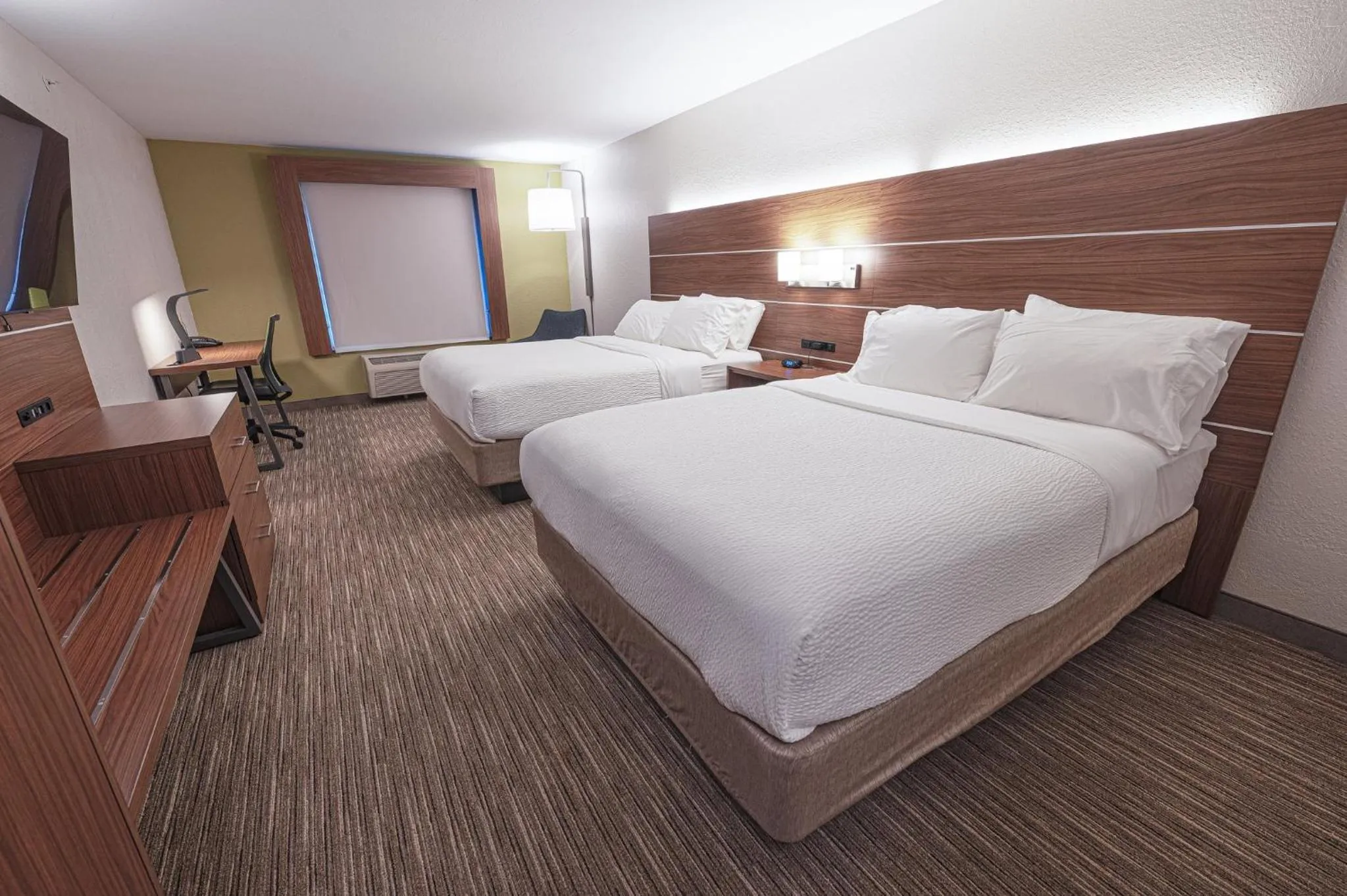 Photo of the whole room, Bed in Holiday Inn Express Hotel & Suites East Lansing by IHG