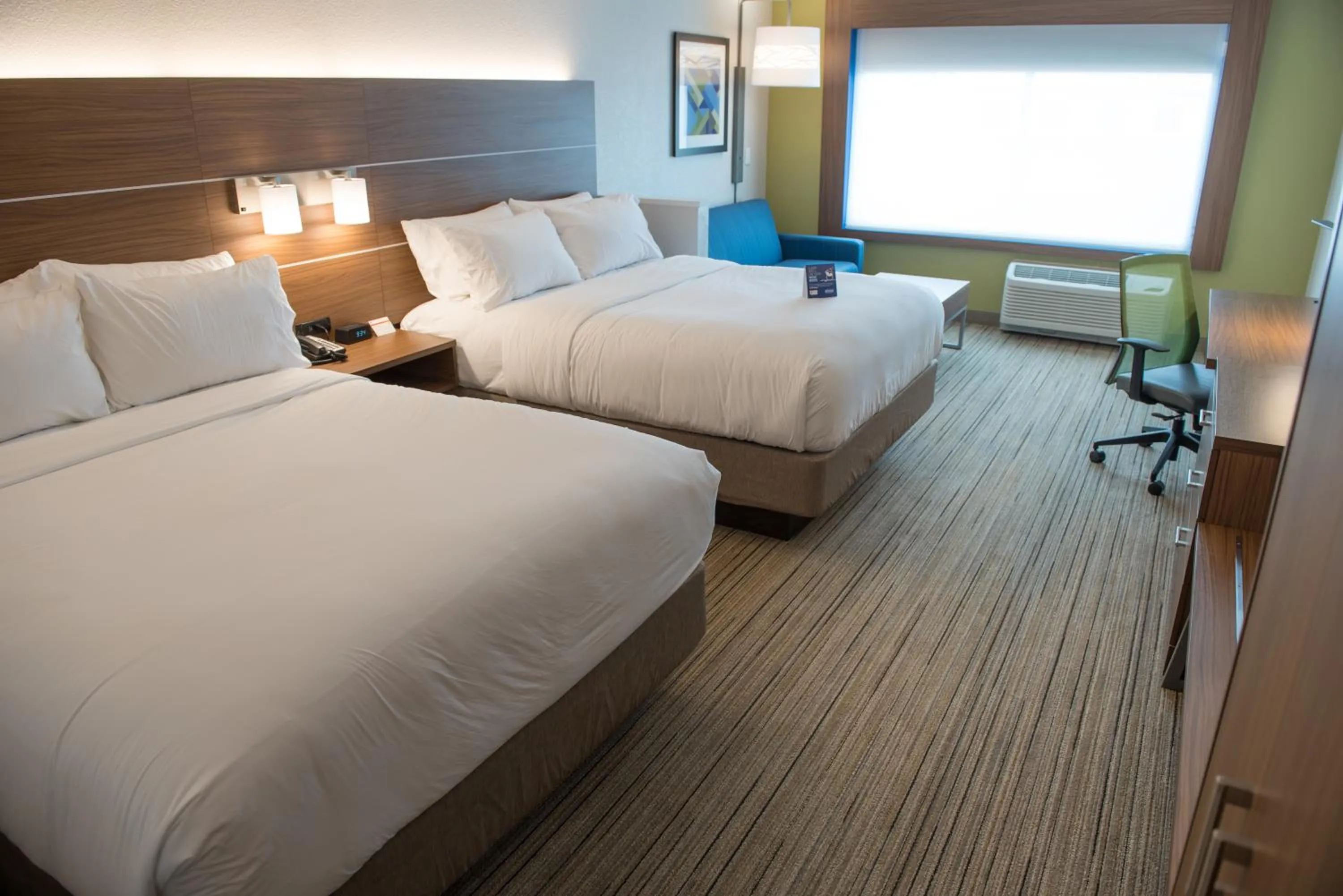 Bedroom, Bed in Holiday Inn Express Hotel & Suites East Lansing by IHG