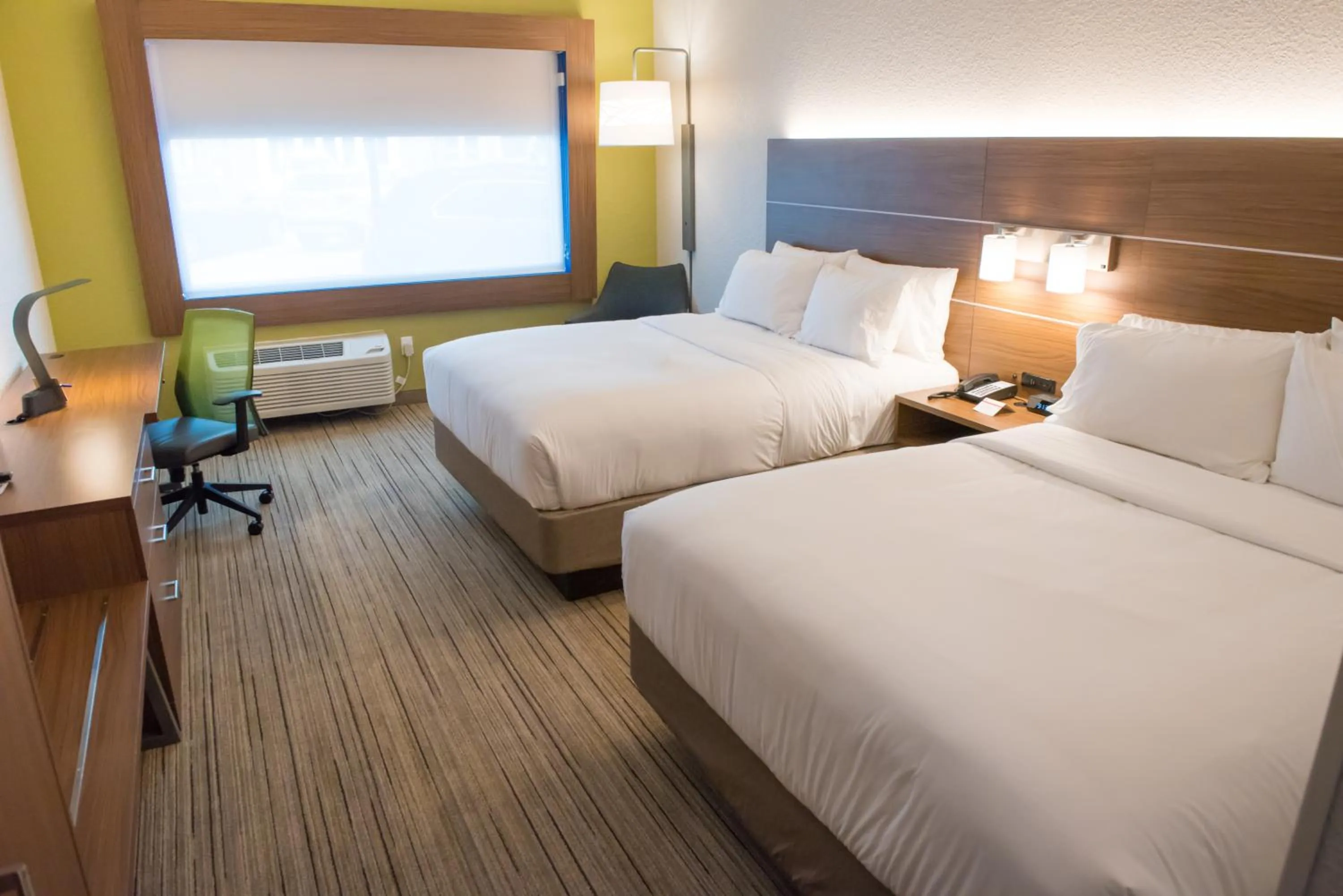 Bedroom, Bed in Holiday Inn Express Hotel & Suites East Lansing by IHG