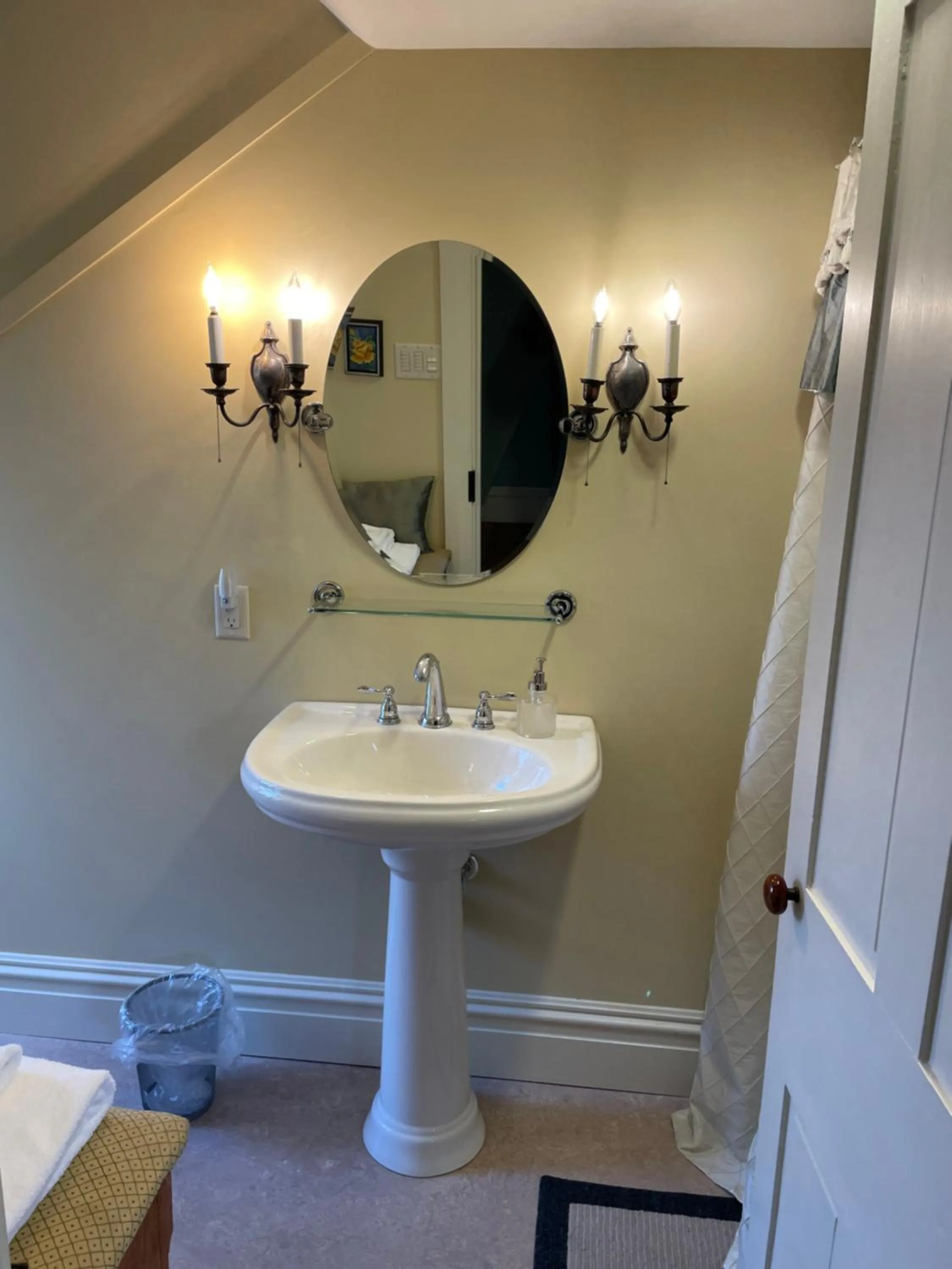 Bathroom in Hollinger House
