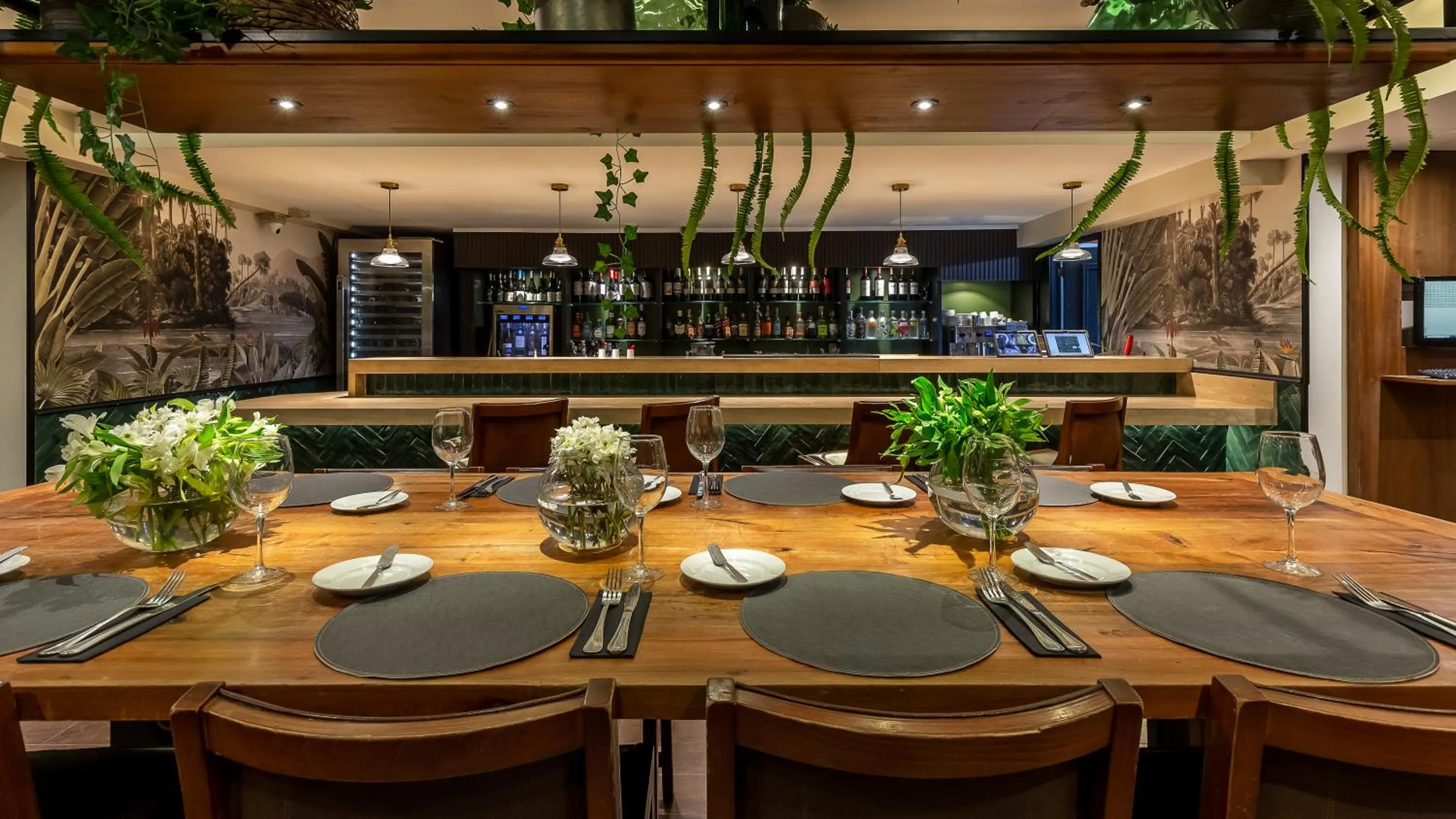 Restaurant/places to eat in Rugendas Hotel Boutique by Time Hotel & Apartments