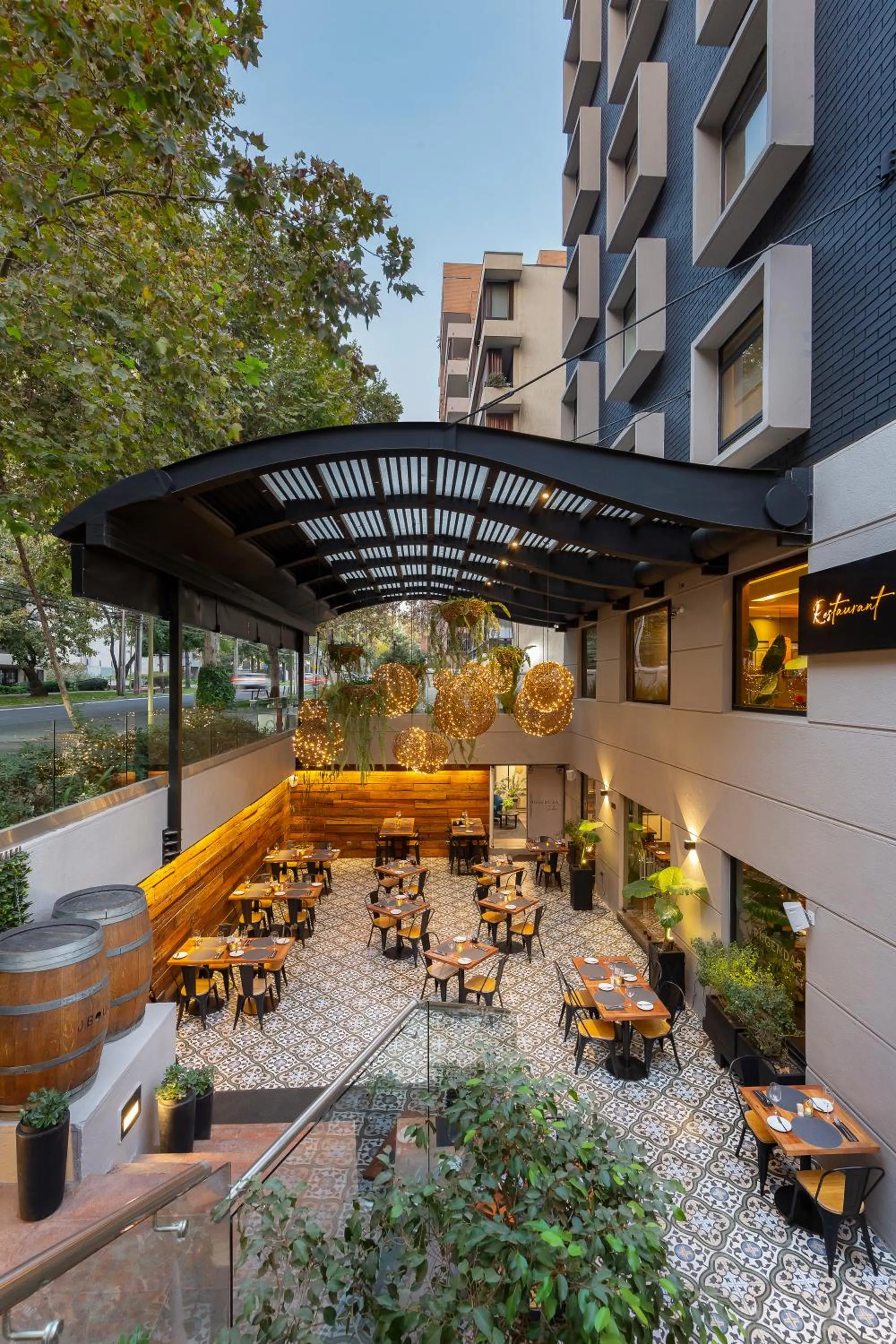 Restaurant/places to eat in Rugendas Hotel Boutique by Time Hotel & Apartments