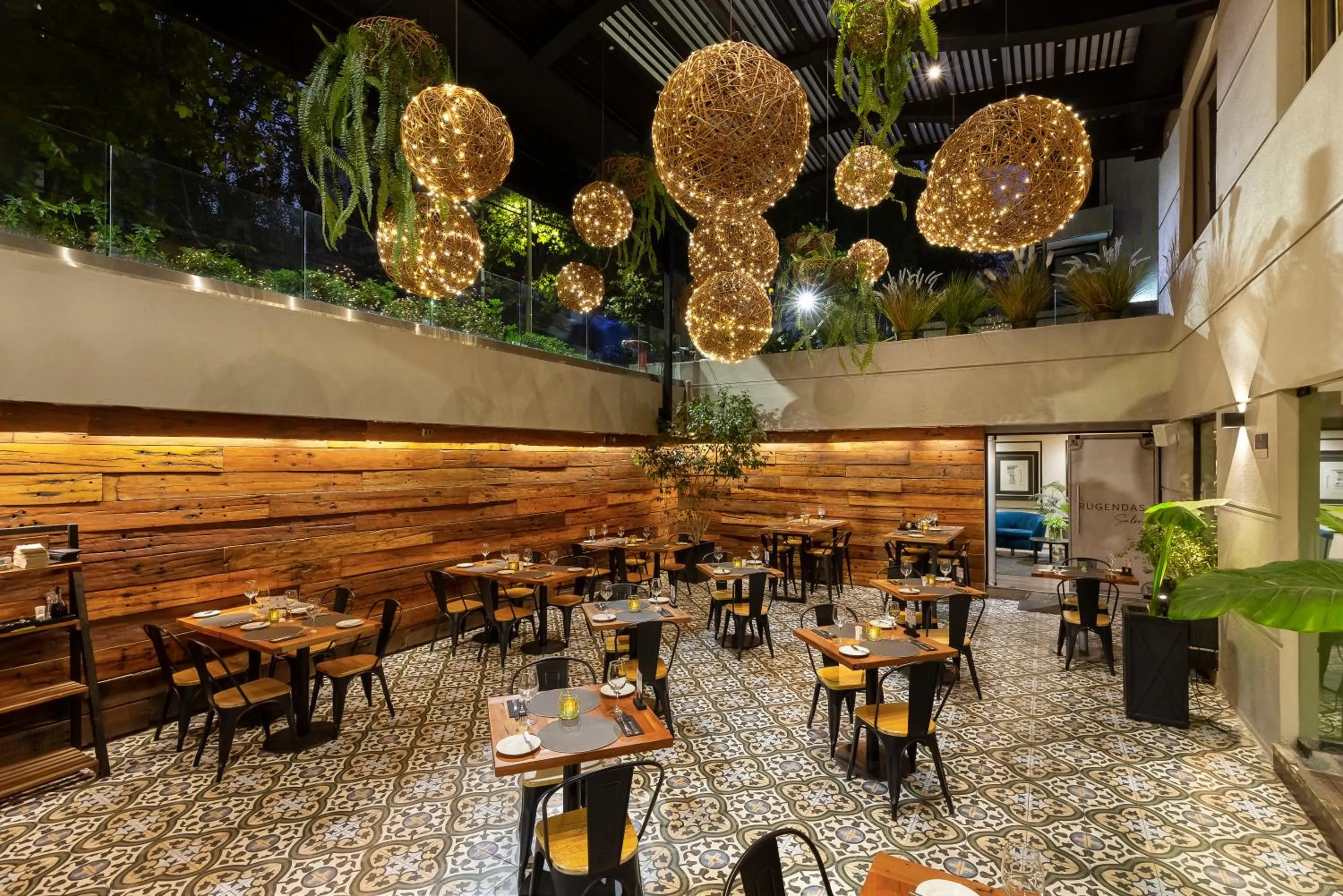 Restaurant/places to eat in Rugendas Hotel Boutique by Time Hotel & Apartments