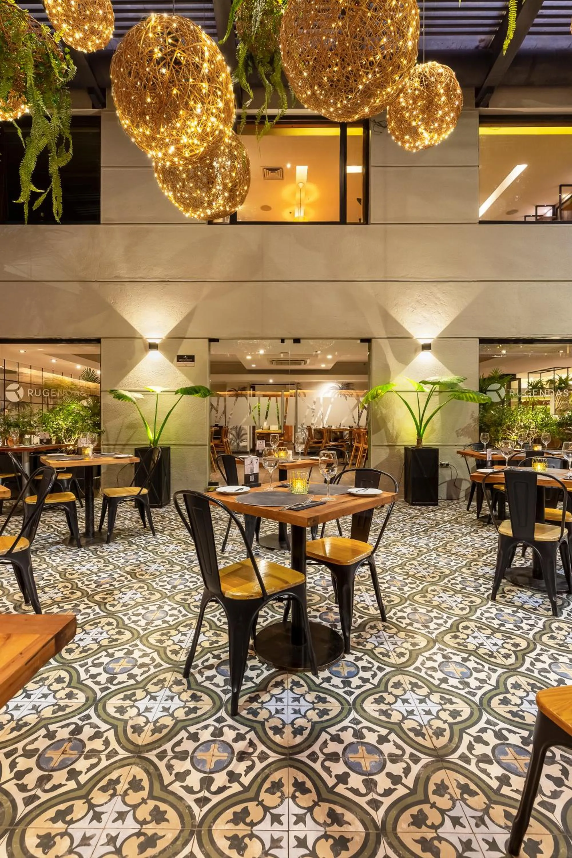 Restaurant/places to eat in Rugendas Hotel Boutique by Time Hotel & Apartments