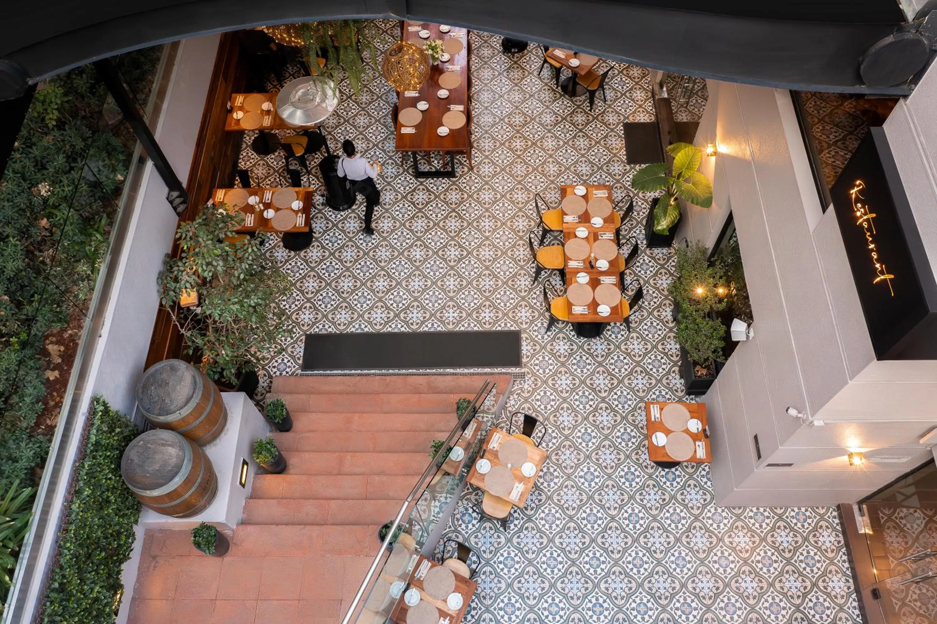 Restaurant/places to eat in Rugendas Hotel Boutique by Time Hotel & Apartments