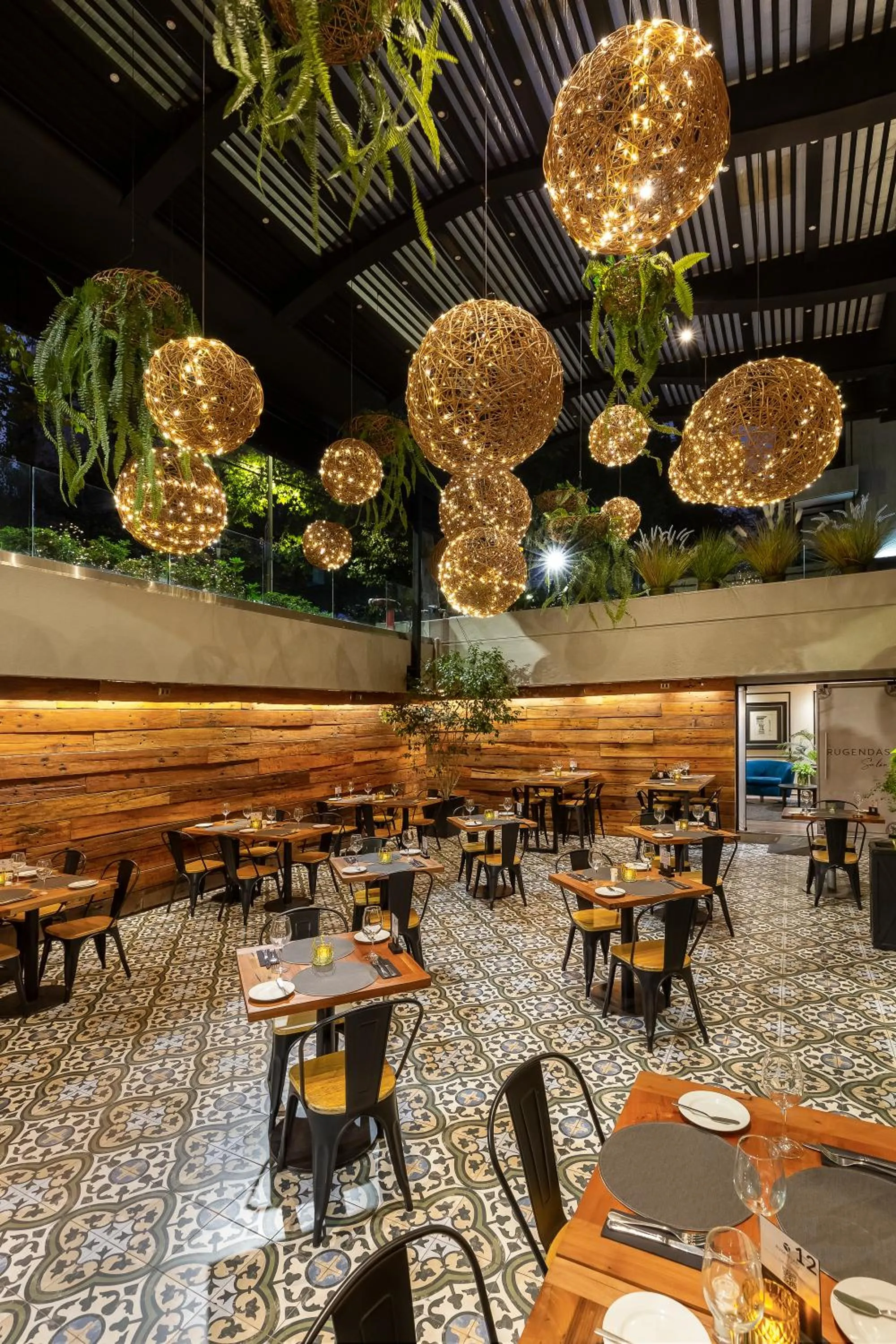 Restaurant/places to eat in Rugendas Hotel Boutique by Time Hotel & Apartments