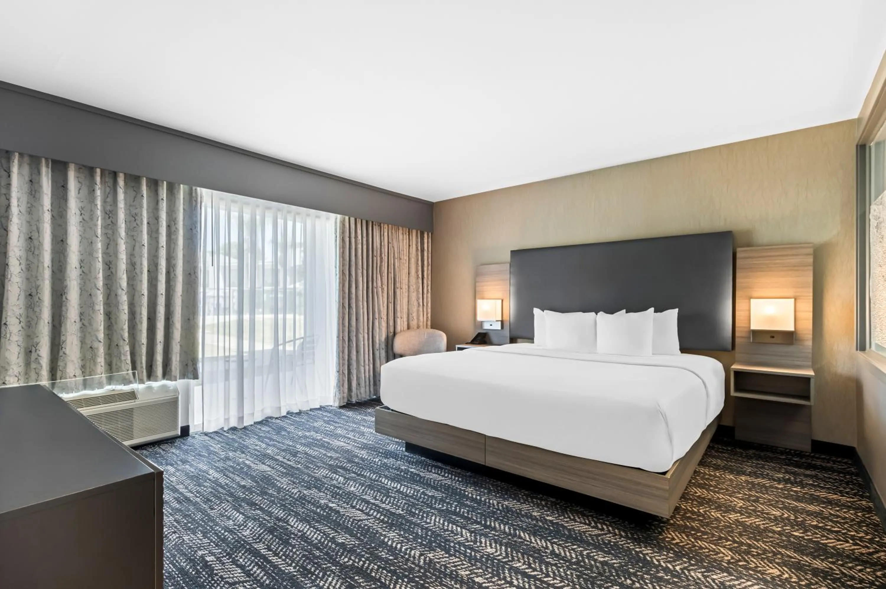 Bed in Hourglass Hotel, Trademark Collection by Wyndham