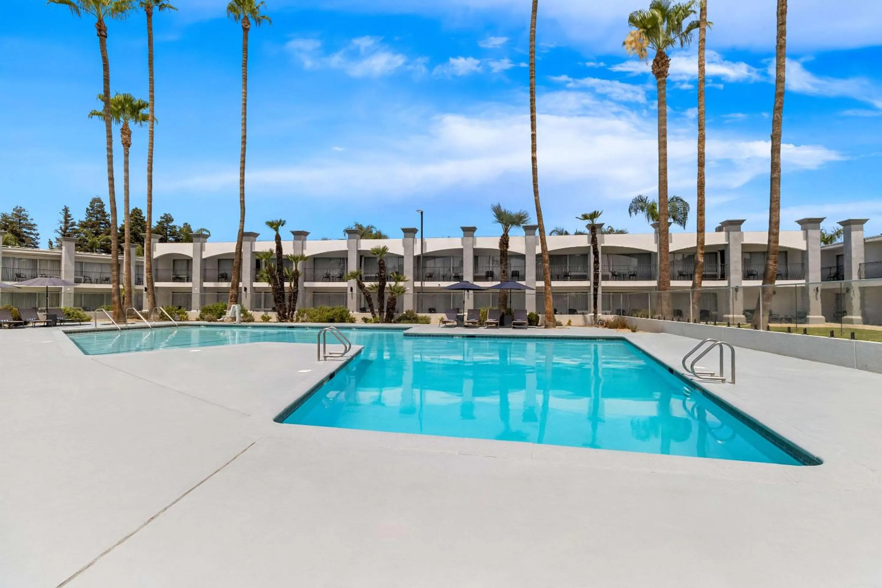 Swimming pool in Hourglass Hotel, an Ascend Collection Hotel
