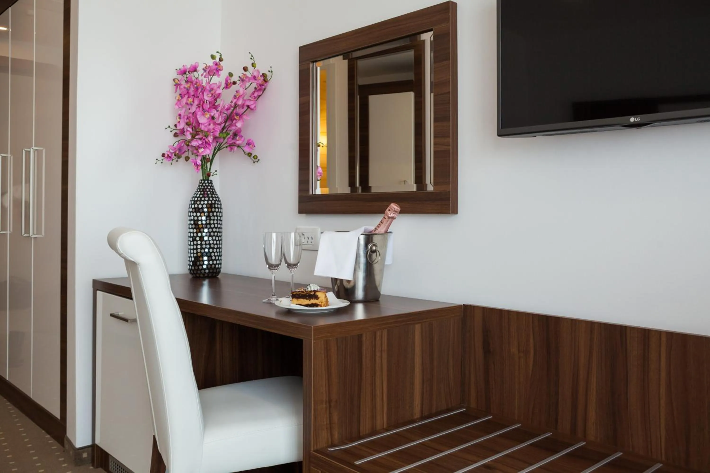 Bedroom in Hotel Perla