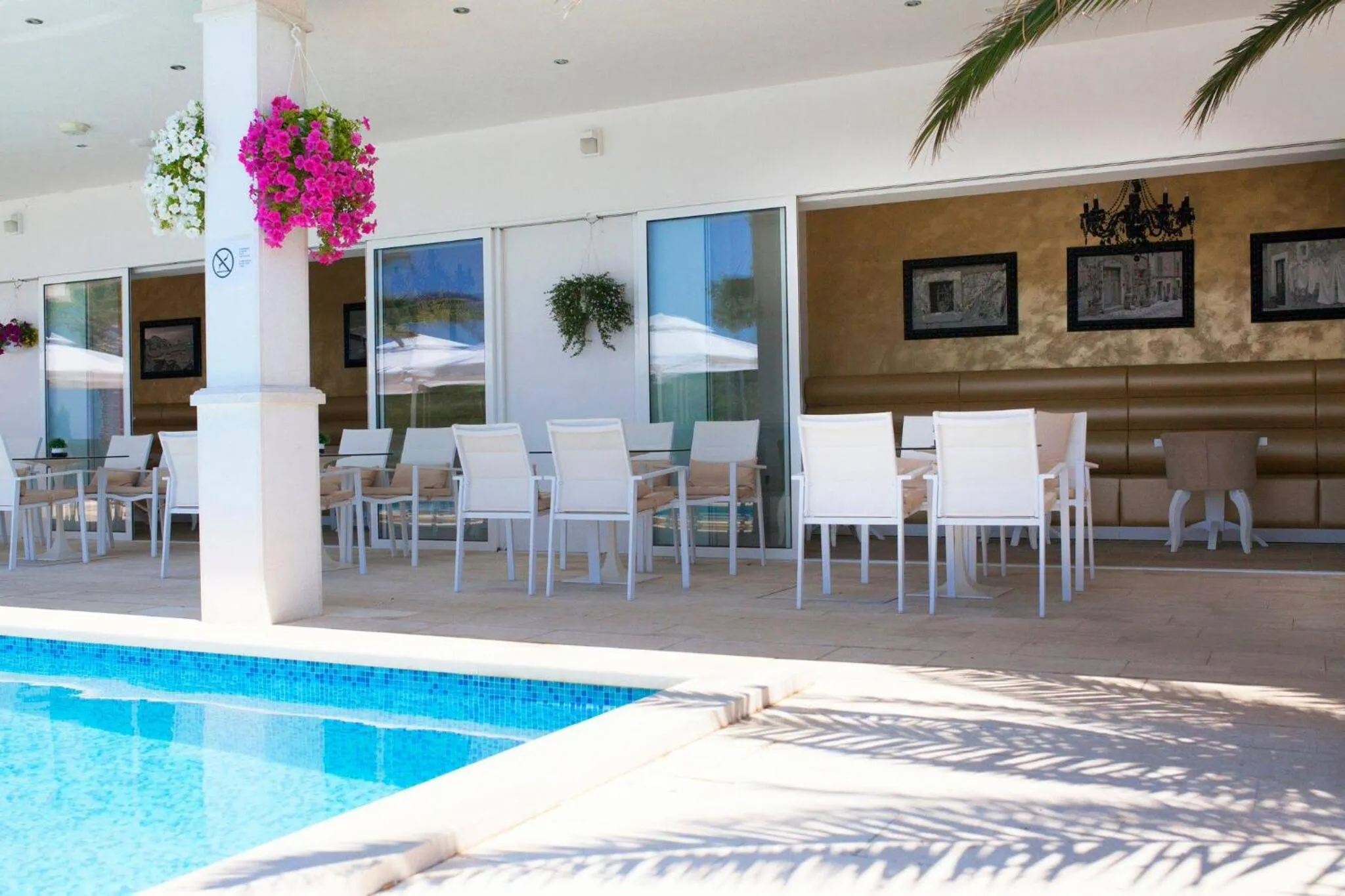 Swimming pool in Hotel Perla