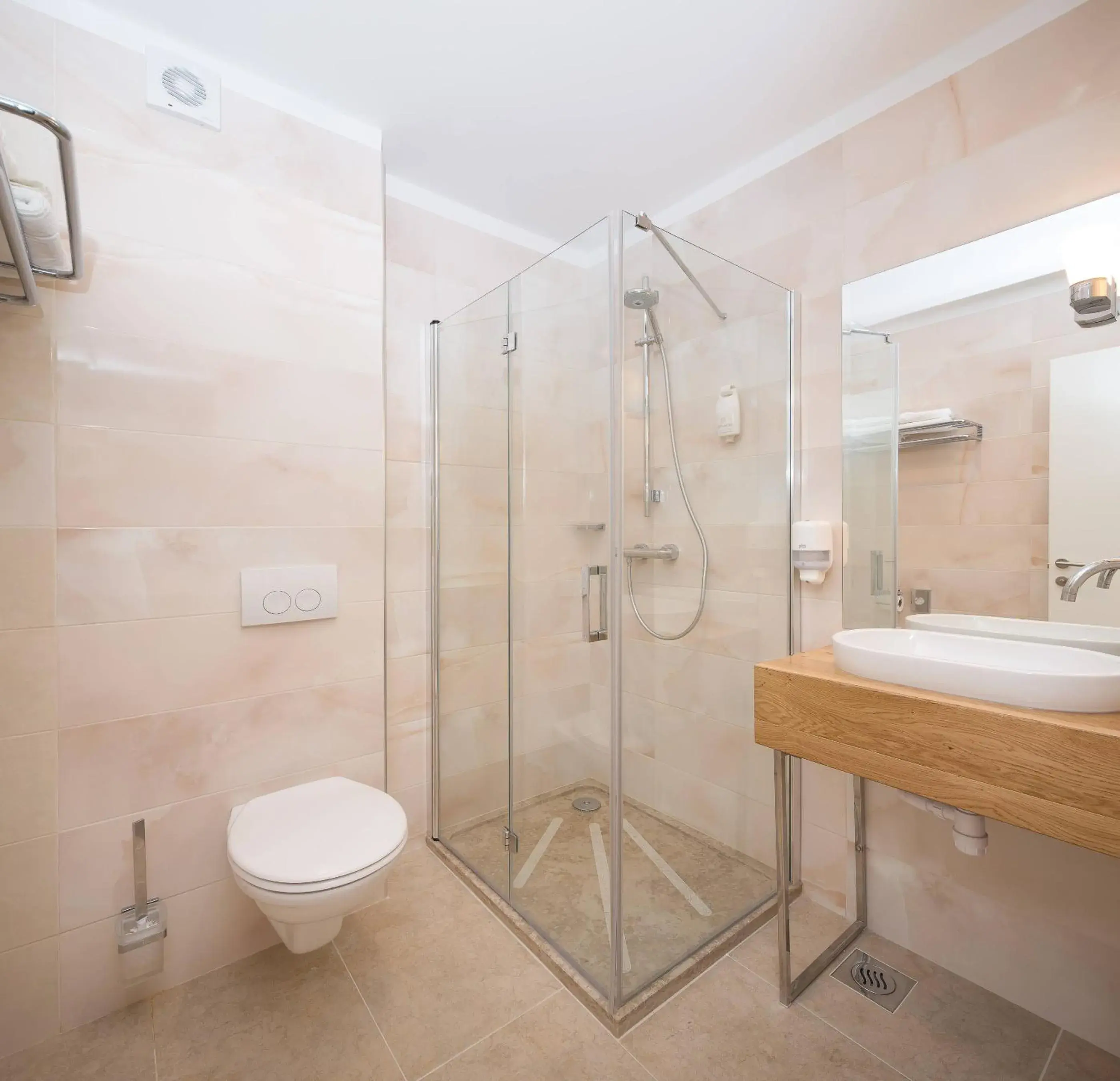 Comfort Double or Twin Room with Balcony in Hotel Perla Comfort Double or Twin Room with Balcony in Hotel Perla