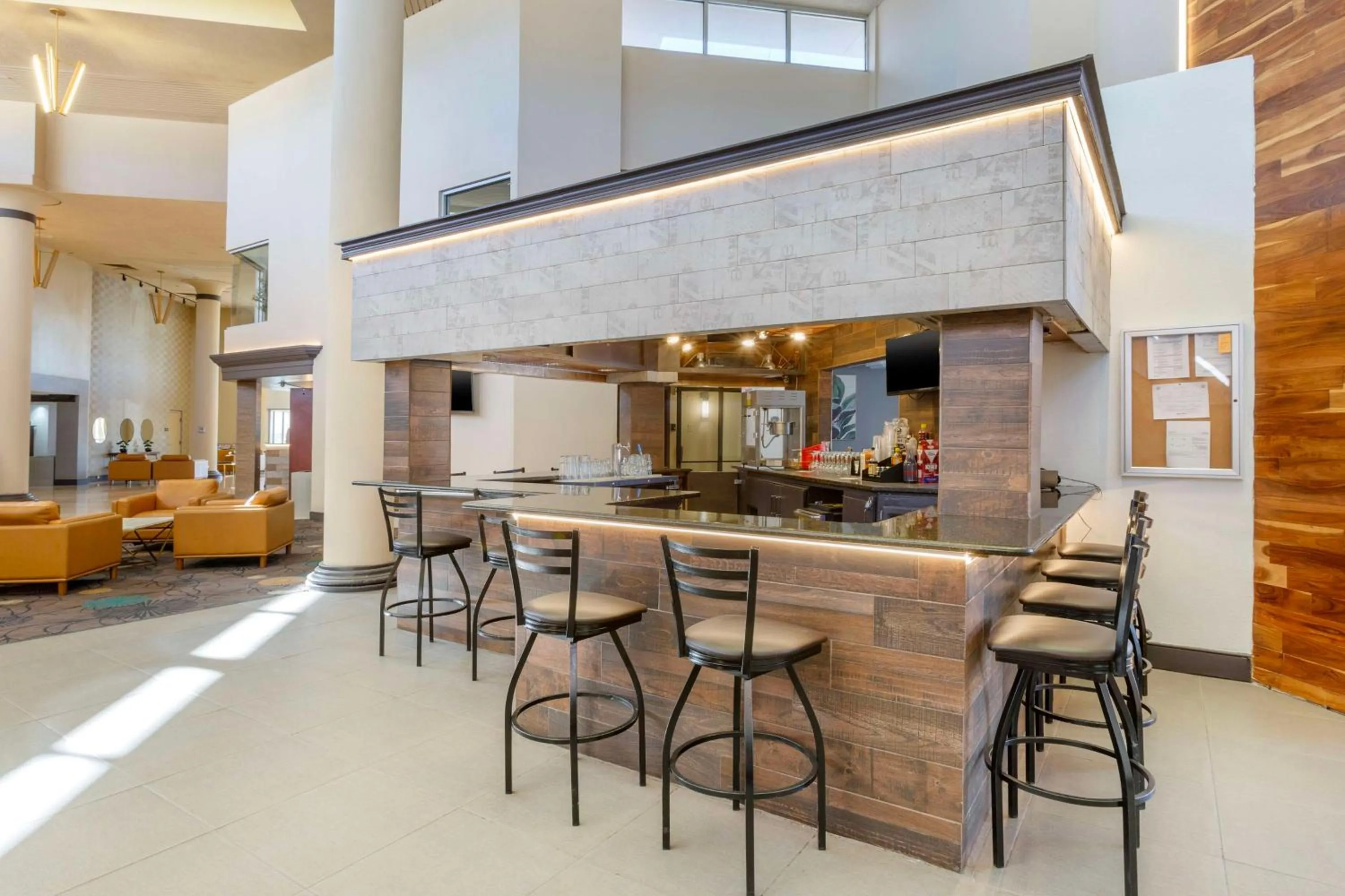 Lounge or bar in Best Western Plus El Paso Airport Hotel & Conference Center