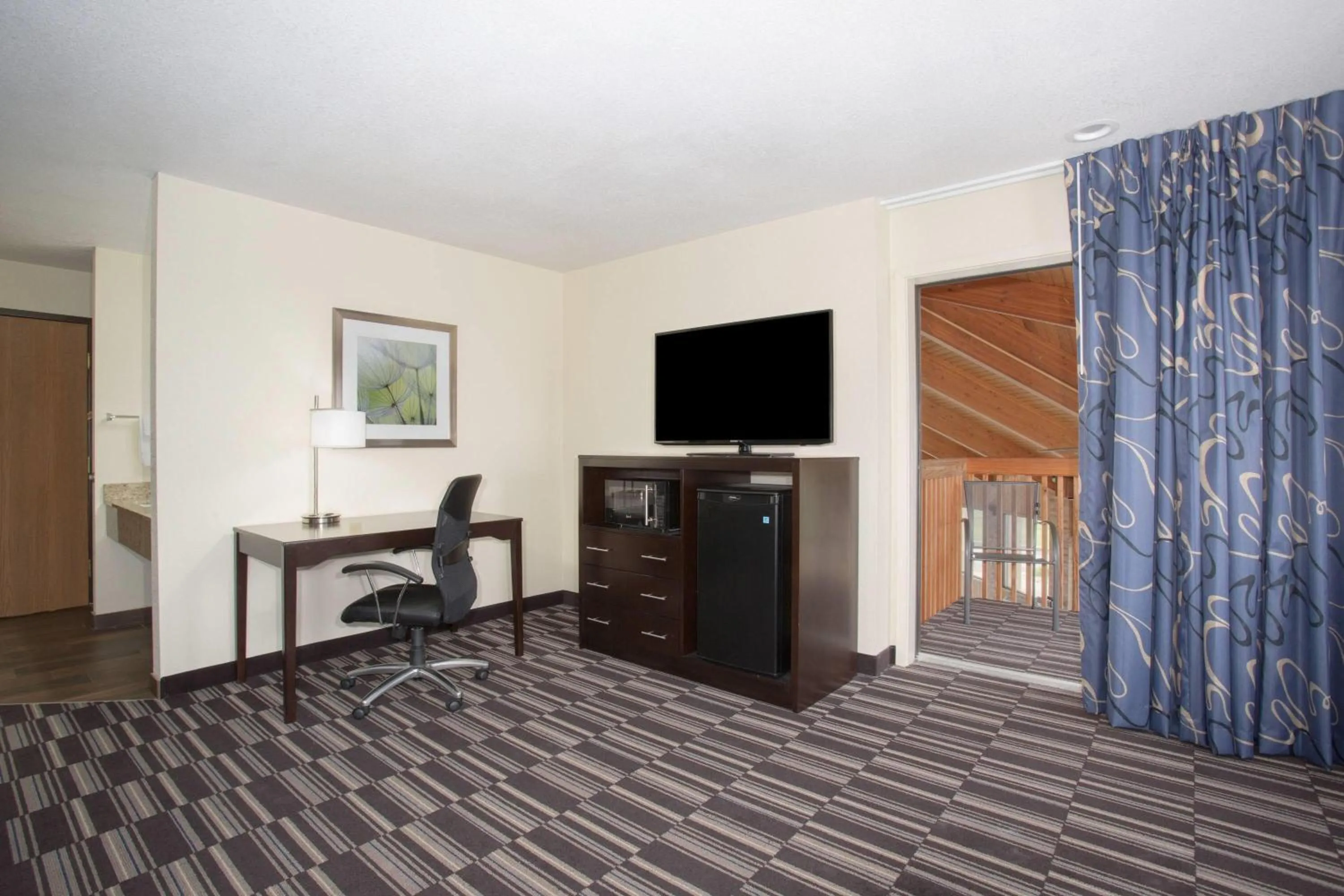 Photo of the whole room, Bed in AmericInn by Wyndham Mount Pleasant