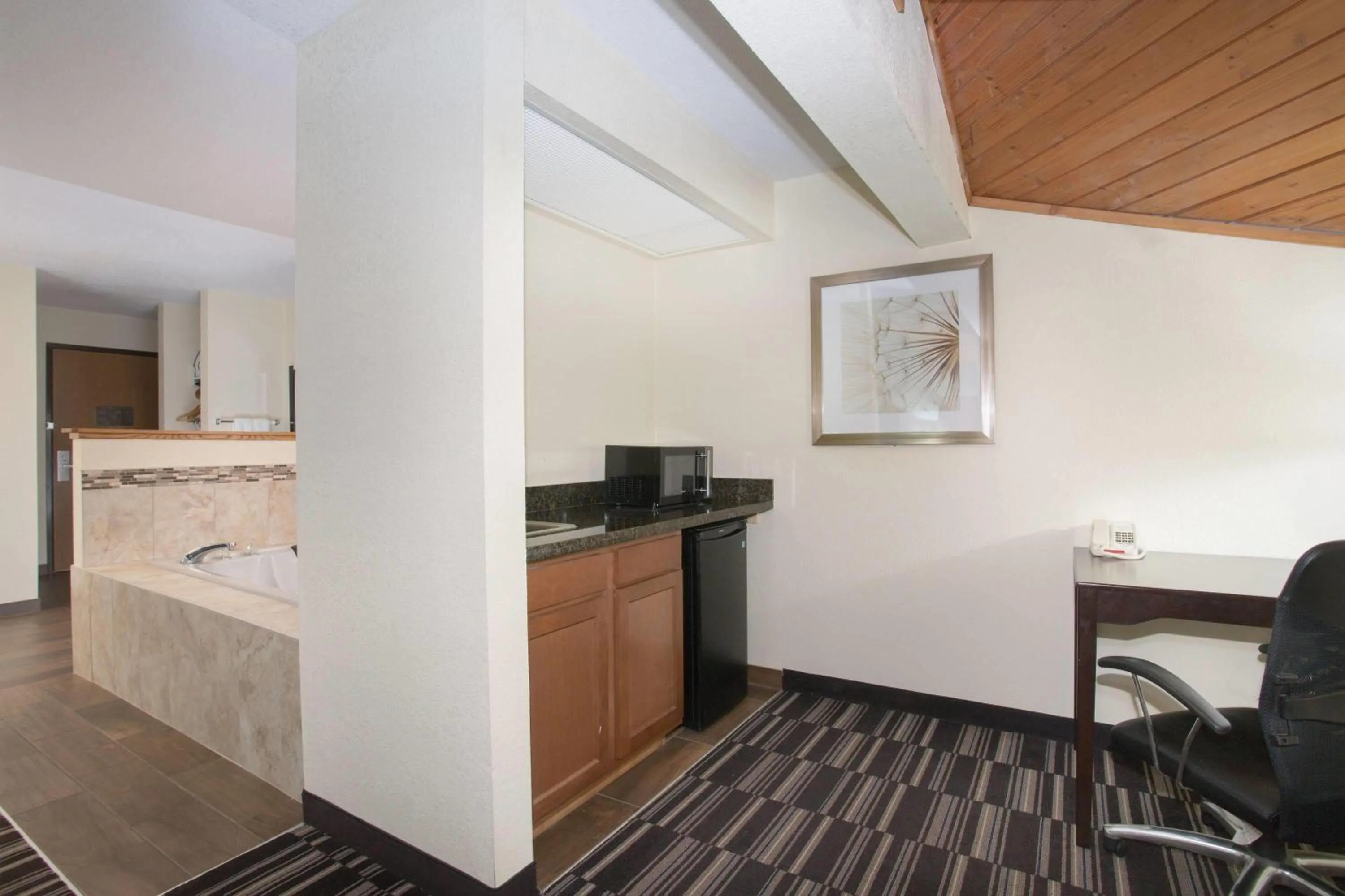 Photo of the whole room, Bed in AmericInn by Wyndham Mount Pleasant