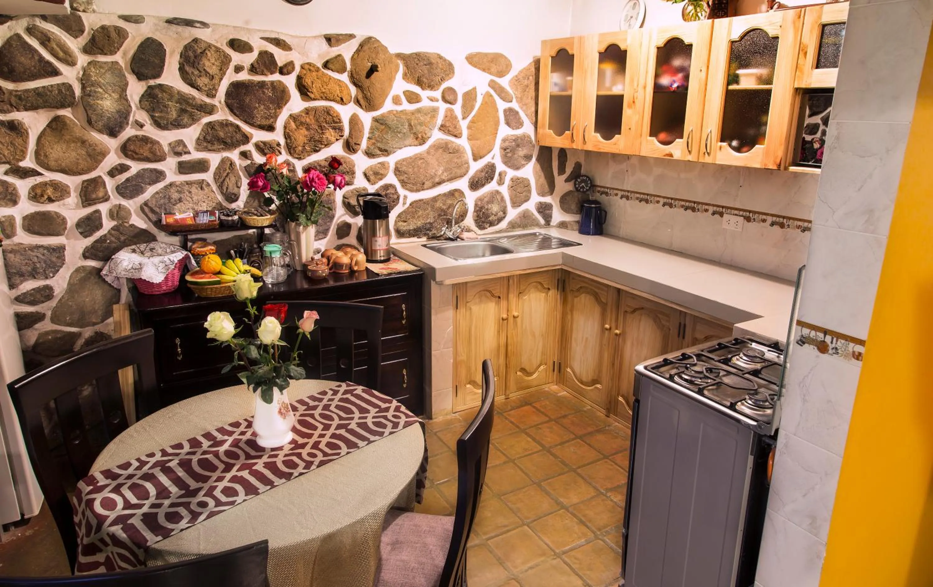 Kitchen or kitchenette in Parwa Guest House