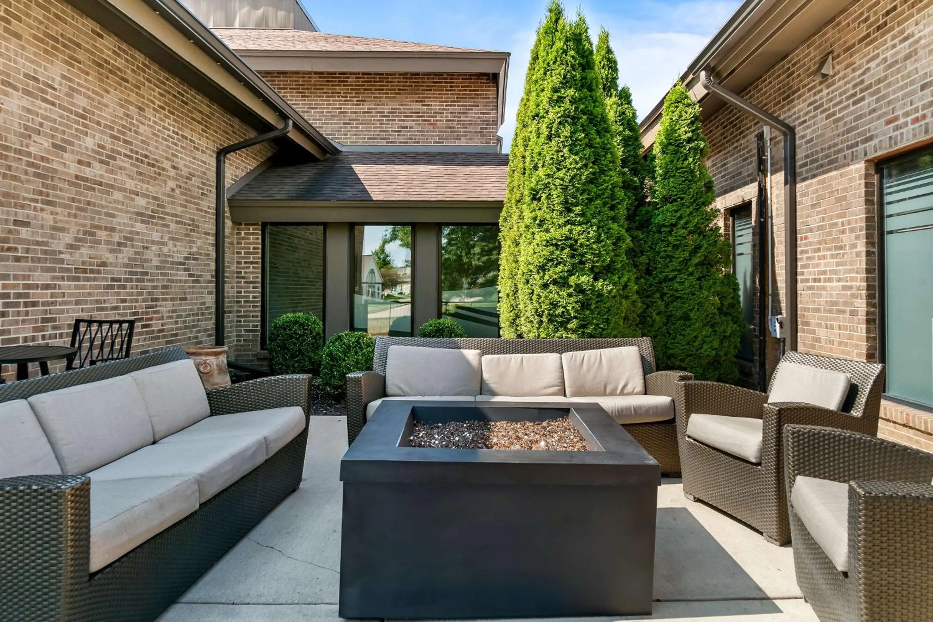 Property building in Best Western Okemos/East Lansing Hotel & Suites