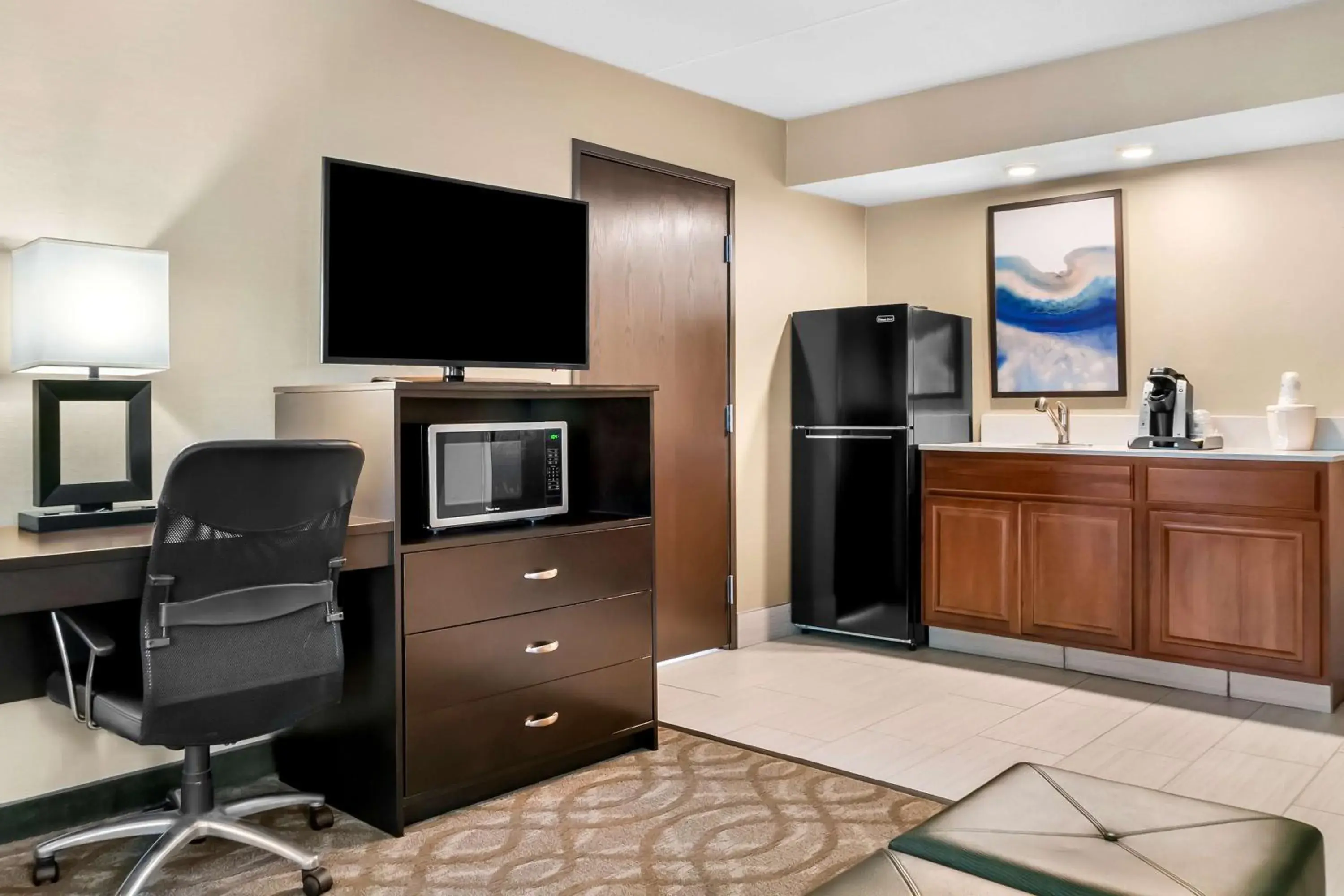 King Suite with Roll-In Shower, Sofa Bed and Kitchenette - Disability/Non-Smoking in Best Western Okemos/East Lansing Hotel & Suites King Suite with Roll-In Shower, Sofa Bed and Kitchenette - Disability/Non-Smoking in Best Western Okemos/East Lansing Hotel & Suites