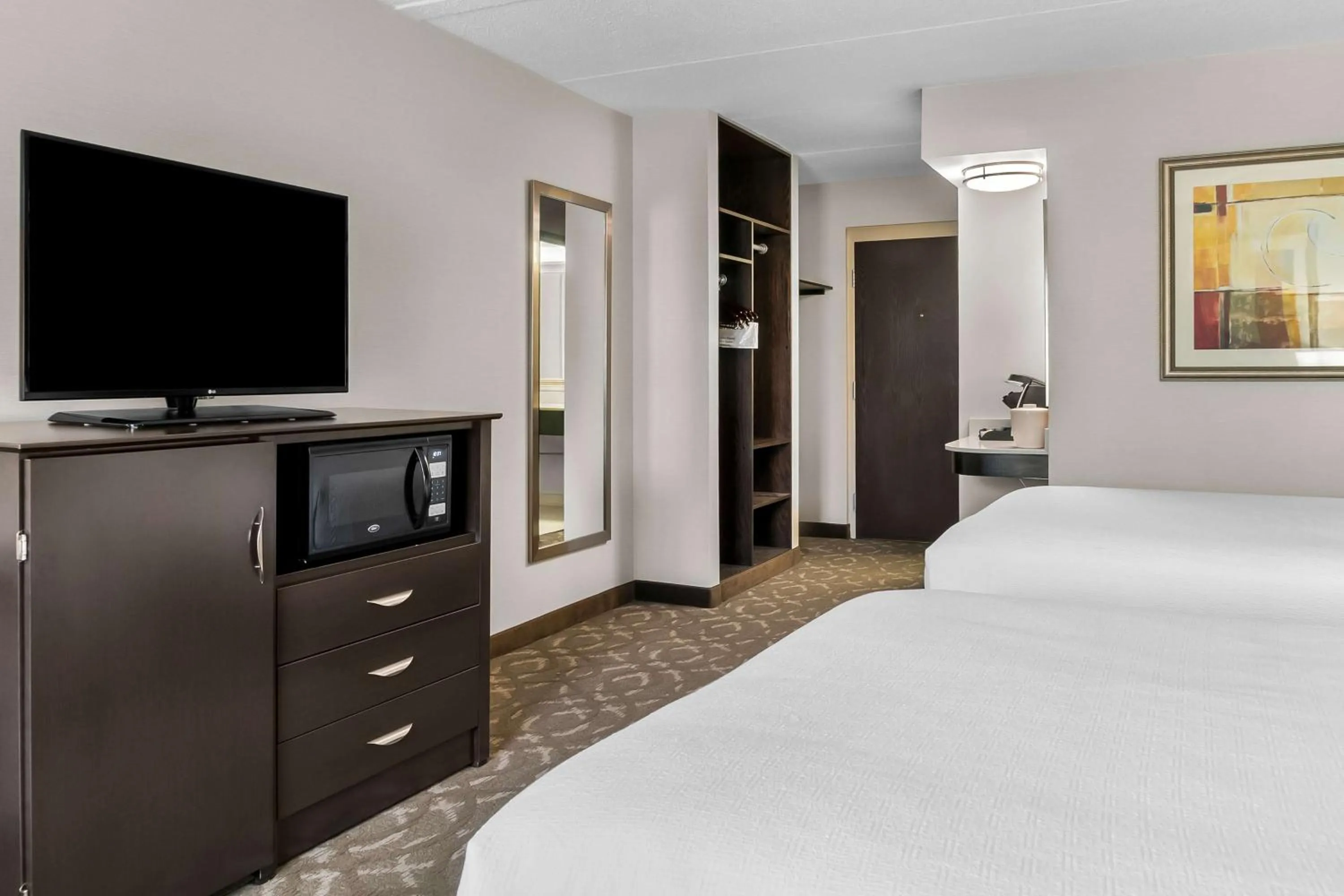 Bedroom, Bed in Best Western Okemos/East Lansing Hotel & Suites