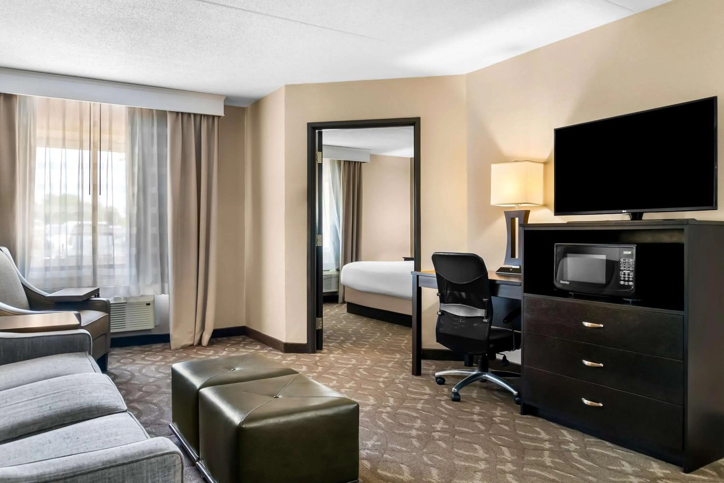 Photo of the whole room, Bed in Best Western Okemos/East Lansing Hotel & Suites