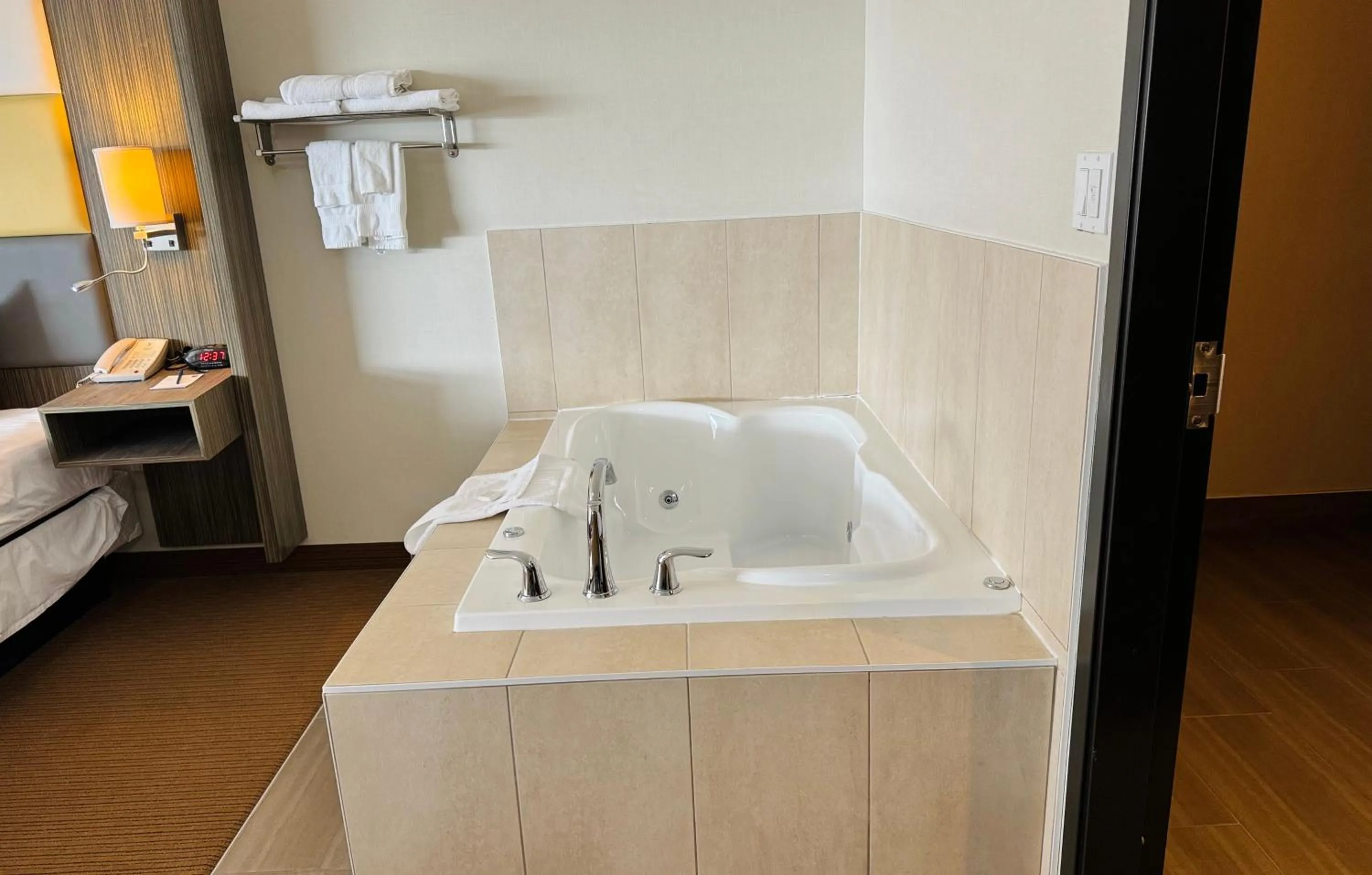 Bath in Southfort Inn