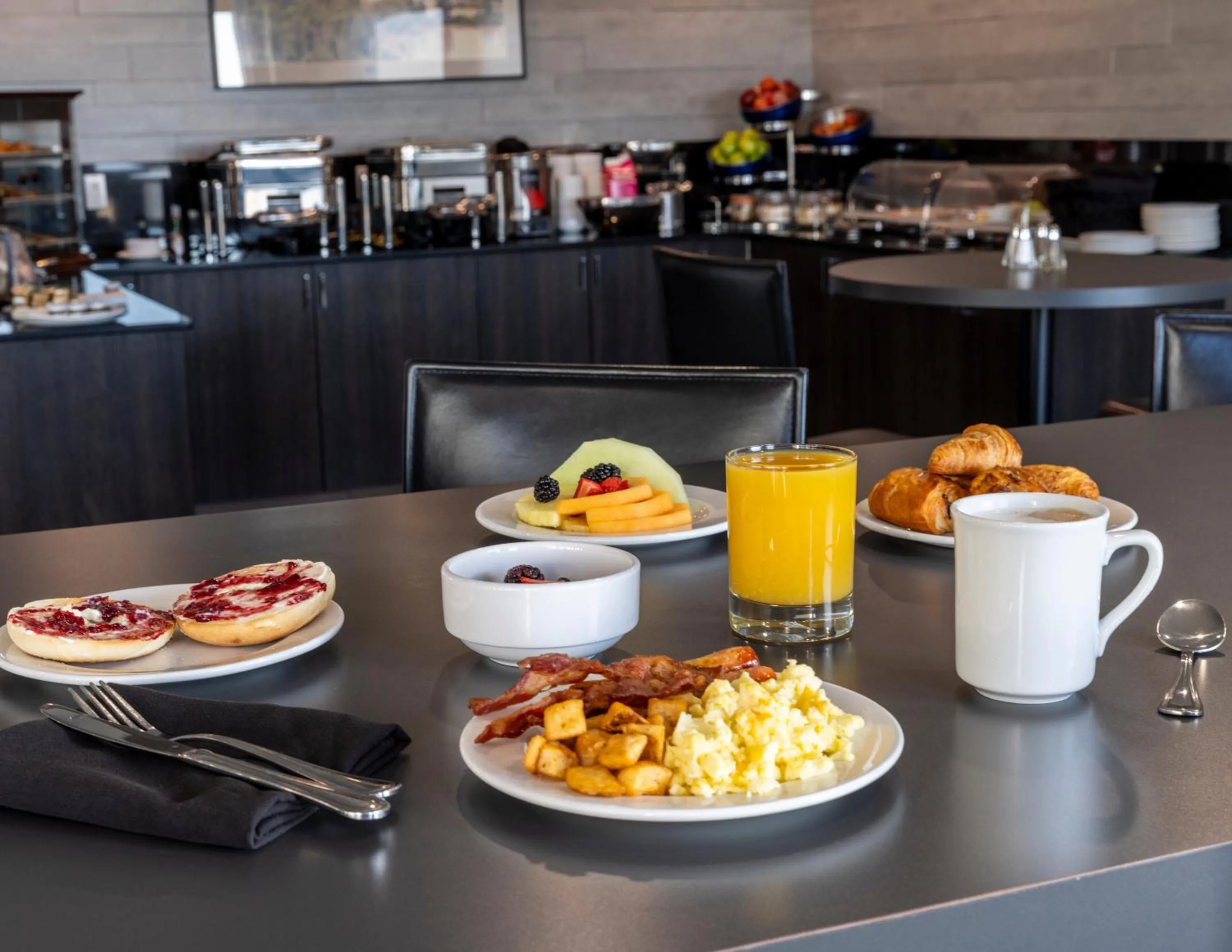 Communal lounge/ TV room in Hotel Blackfoot