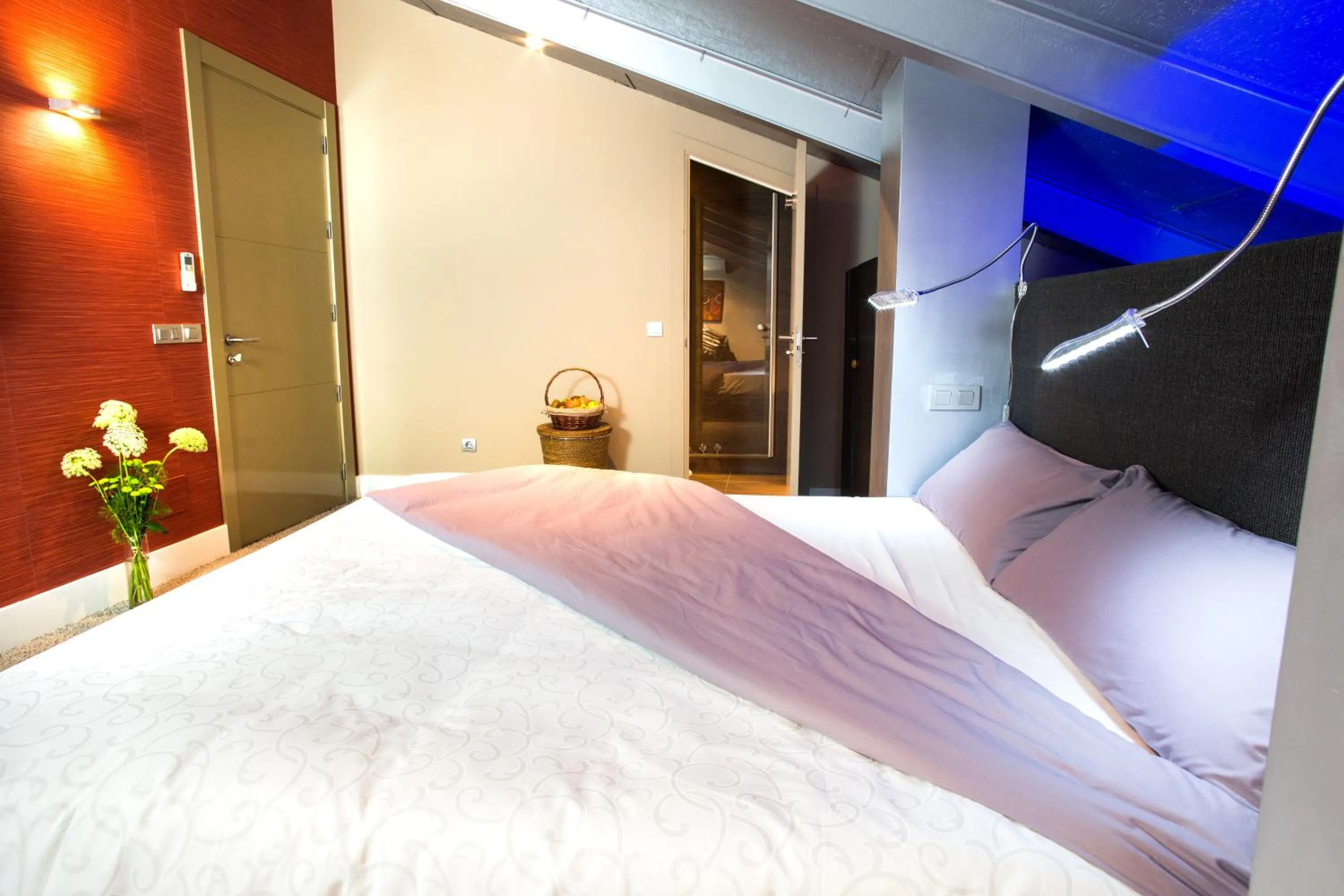 Decorative detail, Bed in Hotel Cardamomo Sigüenza