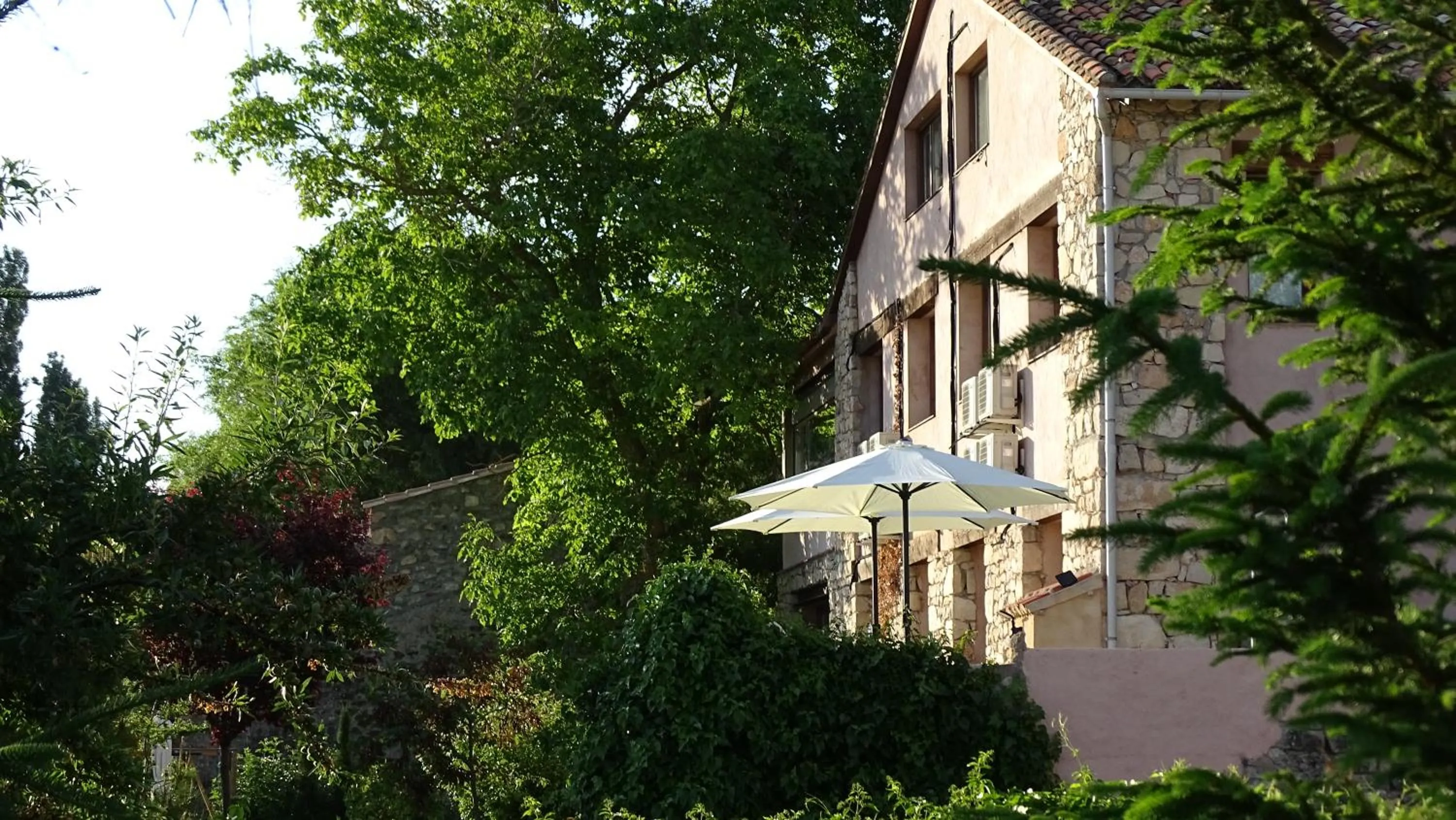 Property building in Hotel Cardamomo Sigüenza