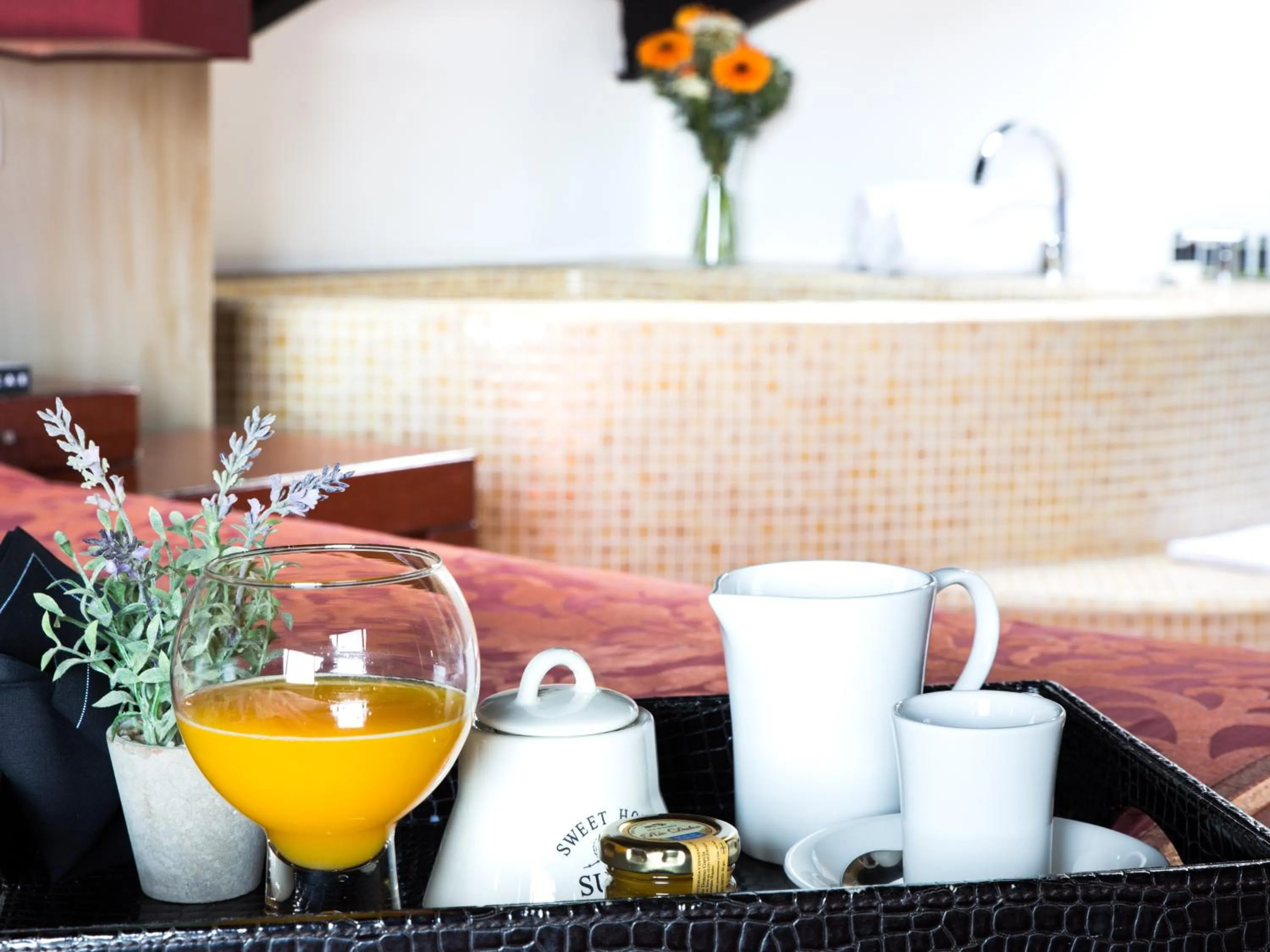 Photo of the whole room in Hotel Cardamomo Sigüenza