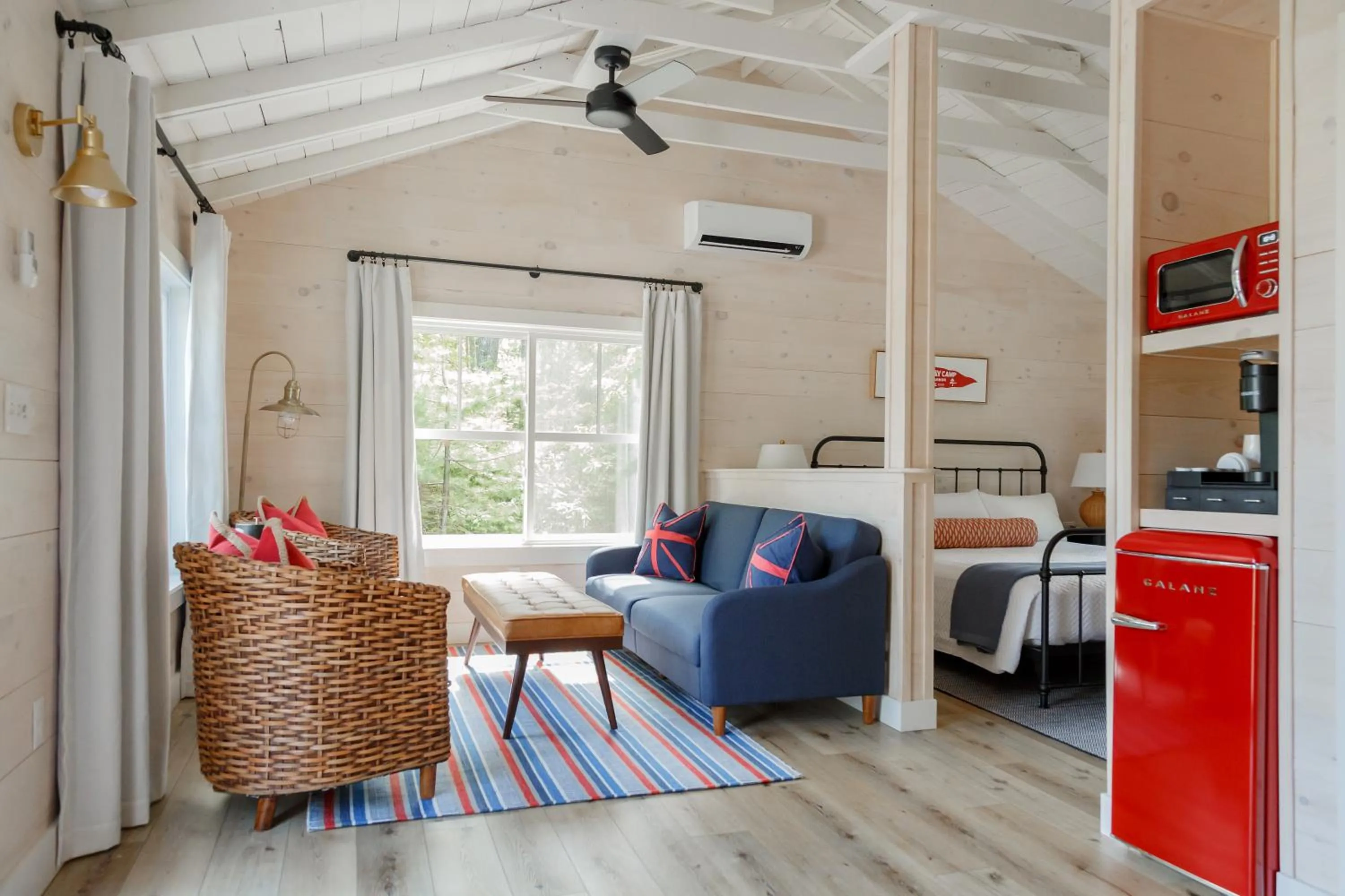 Living room, Bed in Linekin Bay Resort