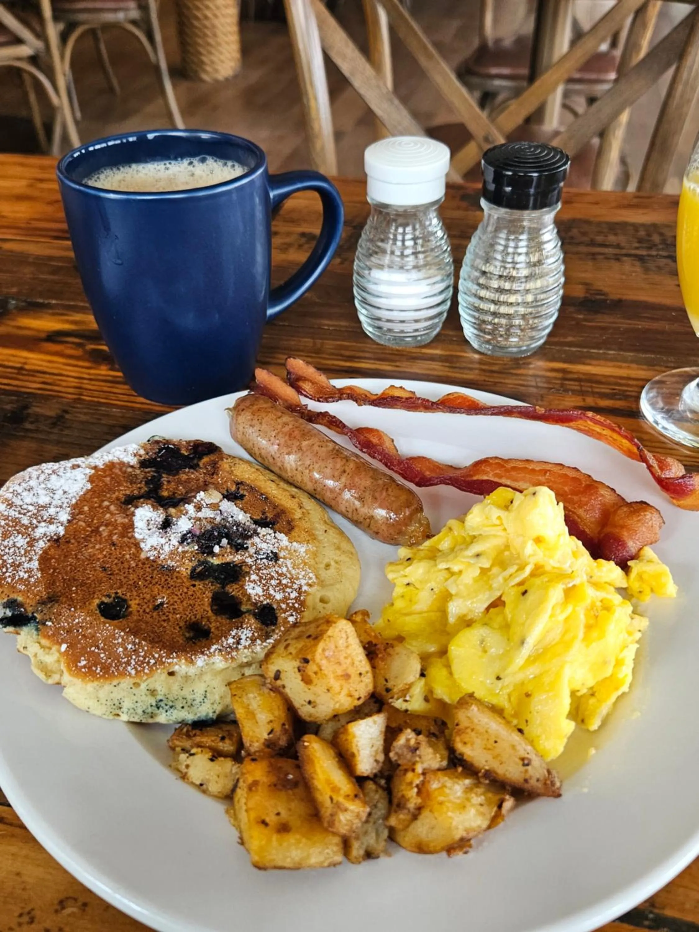 Breakfast in Linekin Bay Resort