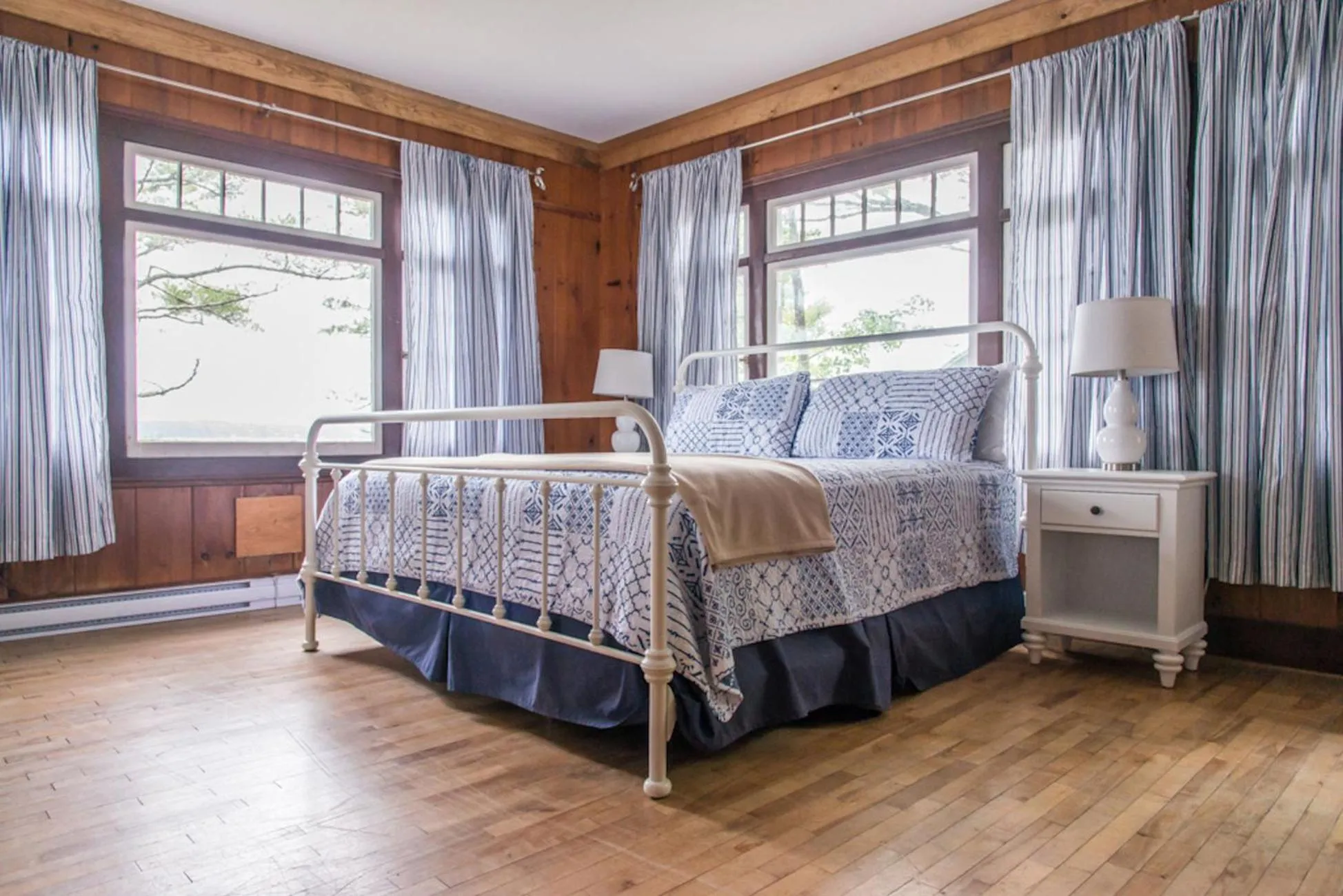 Bed in Linekin Bay Resort