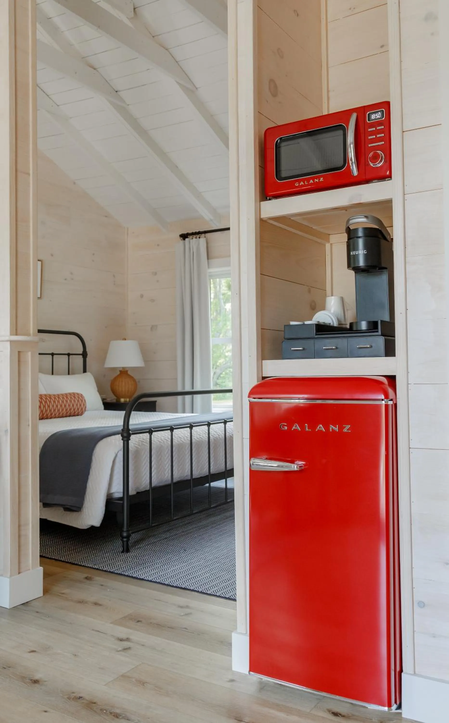 Coffee/tea facilities, Bed in Linekin Bay Resort