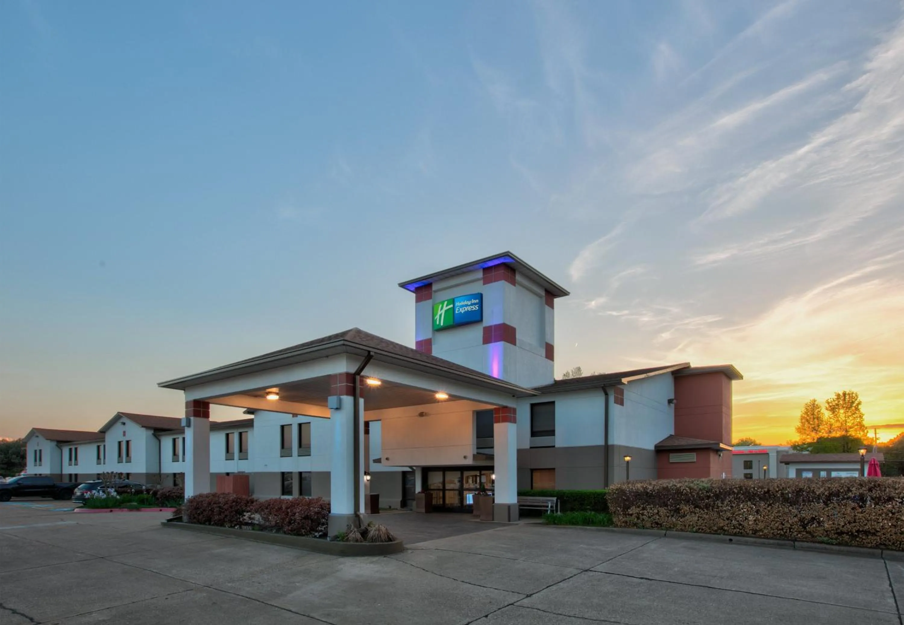 Property building in Holiday Inn Express - Hope by IHG