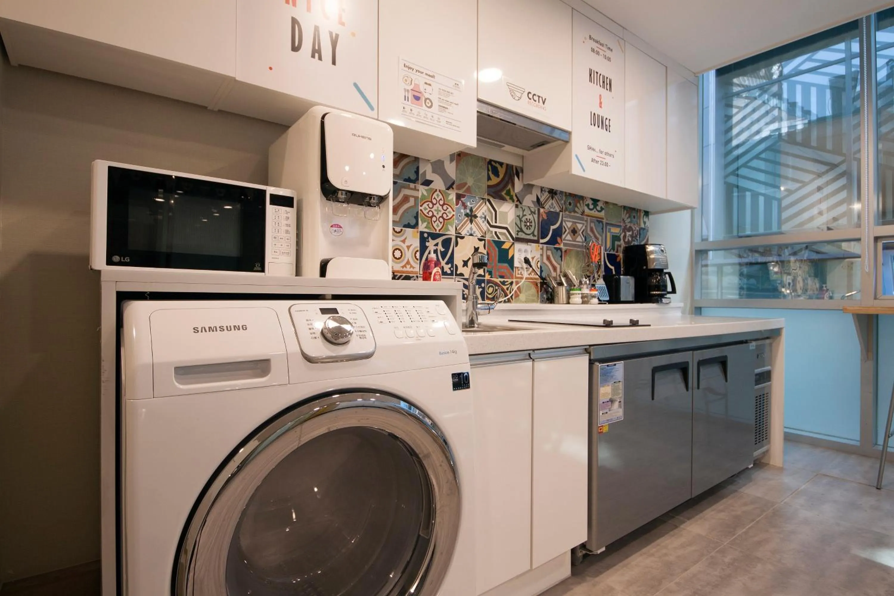 Communal lounge/ TV room in OYO Hostel Myeongdong 1