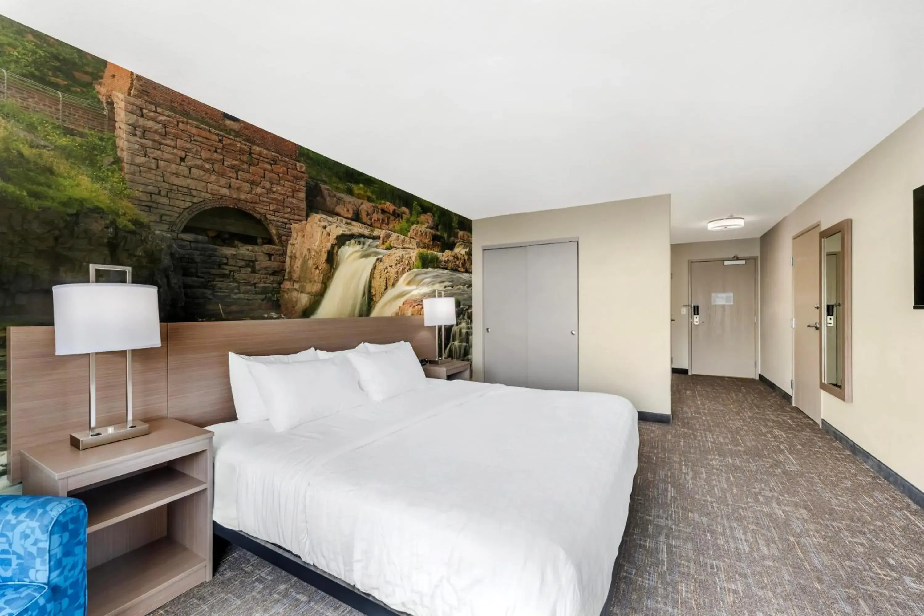 King Room with Roll-In Shower - Accessible/Non-Smoking in Clarion Pointe Sioux Falls Airport King Room with Roll-In Shower - Accessible/Non-Smoking in Clarion Pointe Sioux Falls Airport